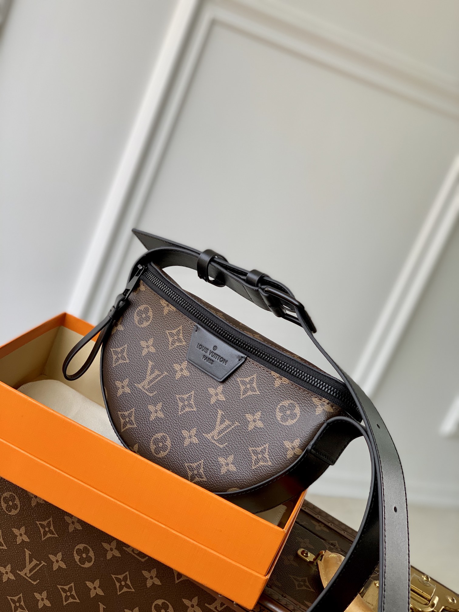 Louis Vuitton Moon Crossbody Bag-24.5 x 16 x 4.55CM