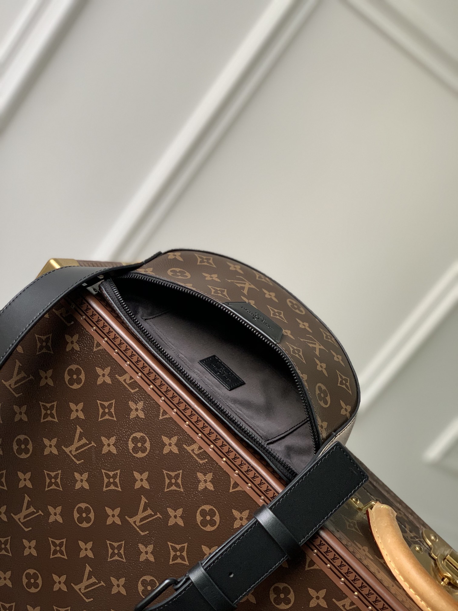 Louis Vuitton Moon Crossbody Bag-24.5 x 16 x 4.55CM Louis Vuitton Moon Crossbody Bag-24.5 x 16 x 4.55CM