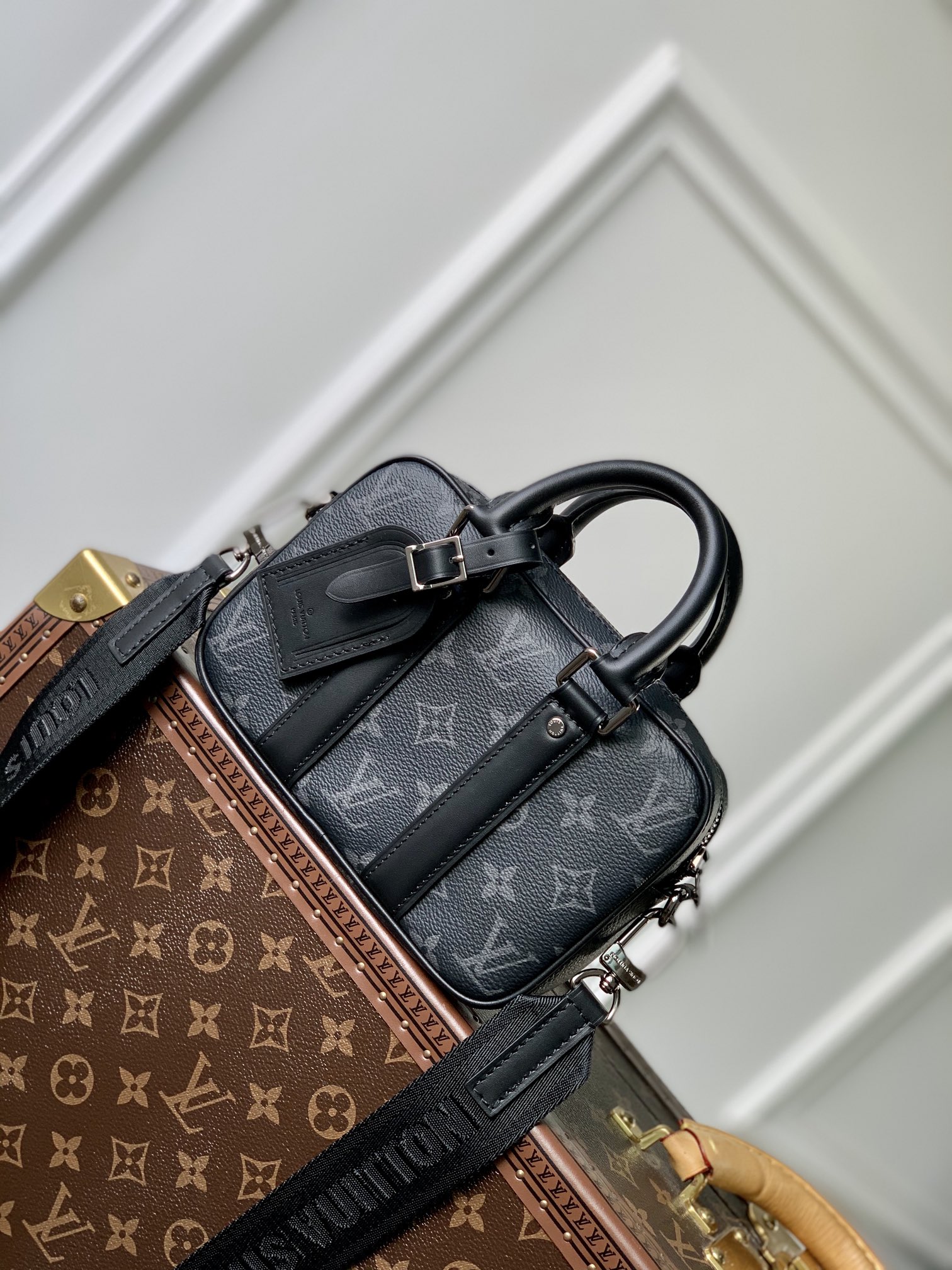 Louis Vuitton Nano Porte Documents Voyage Bag-20 x 13 x 5.5CM