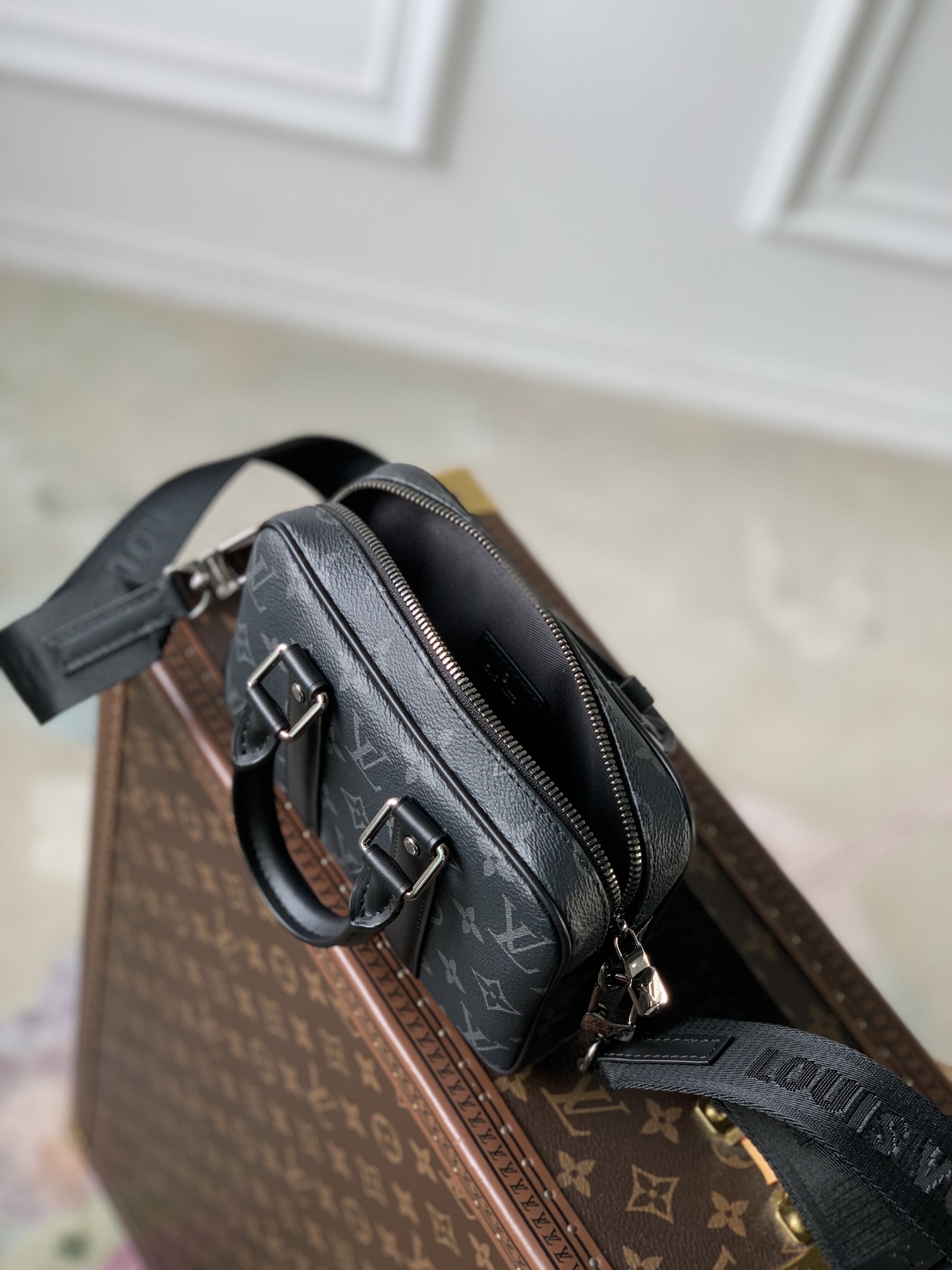Louis Vuitton Nano Porte Documents Voyage Bag-20 x 13 x 5.5CM Louis Vuitton Nano Porte Documents Voyage Bag-20 x 13 x 5.5CM