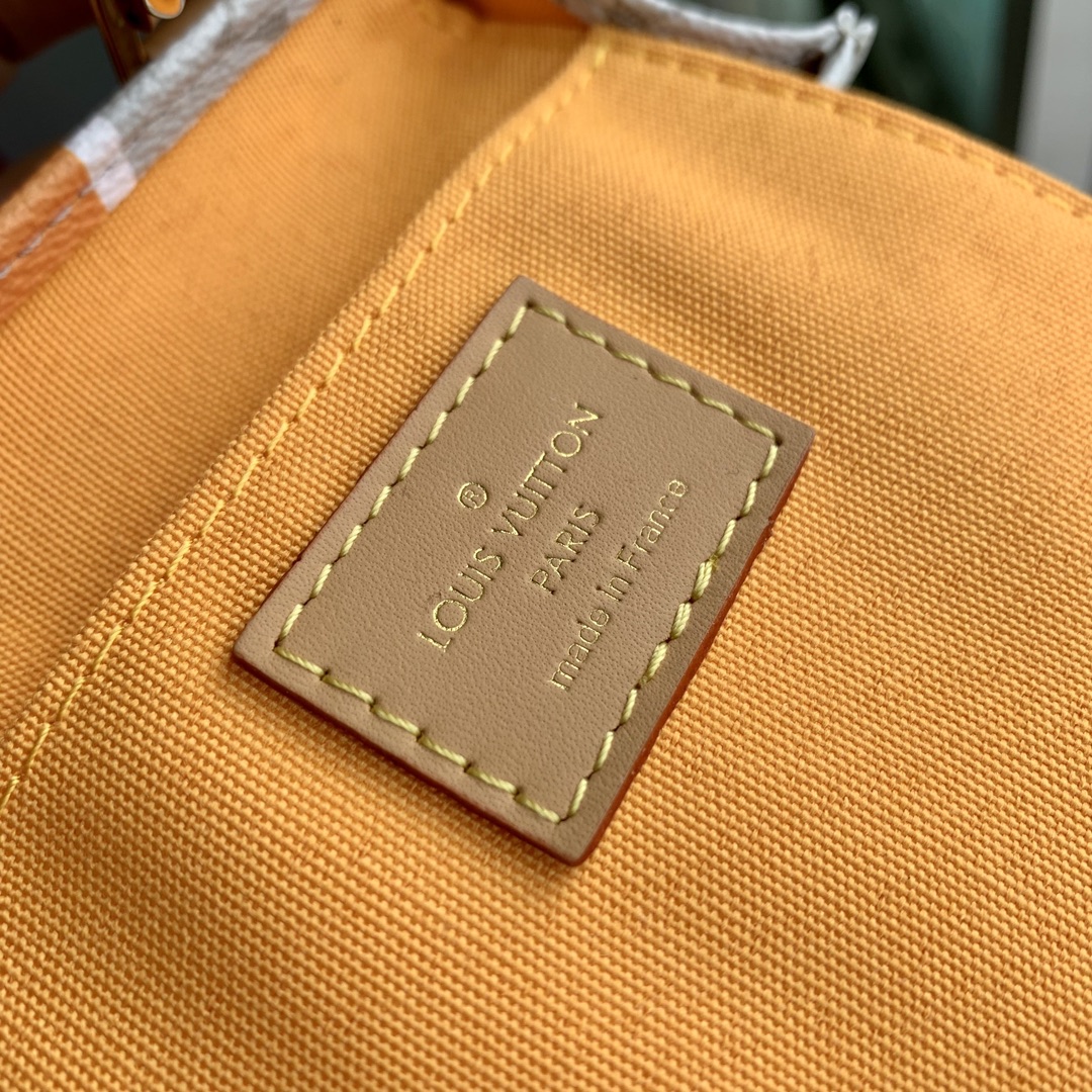 Louis Vuitton Petit Sac Plat -14 x 17 x 5CM Louis Vuitton Petit Sac Plat -14 x 17 x 5CM