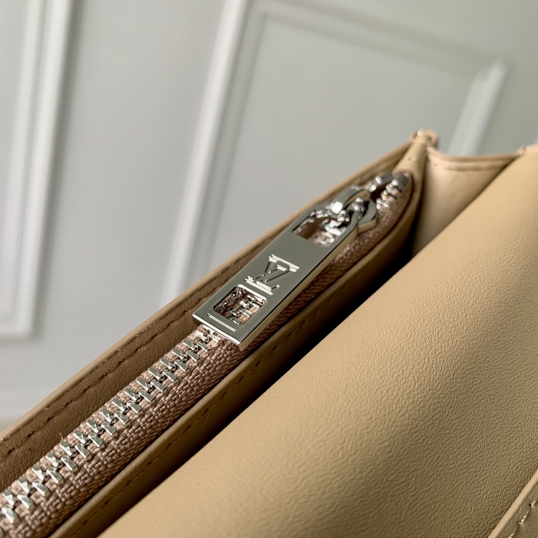 Louis Vuitton Wallet-10*19*2CM