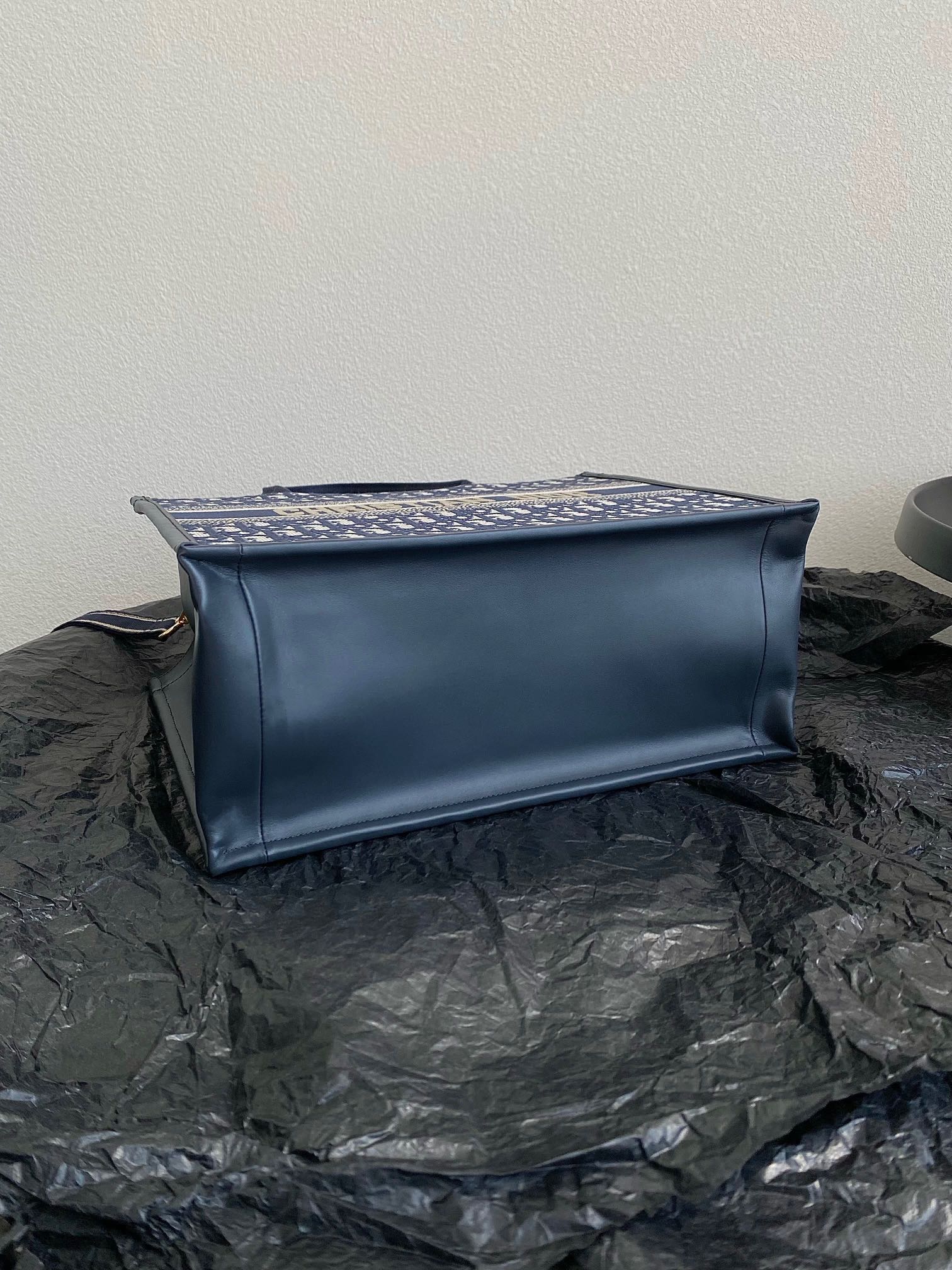 Diro Small Book Tote-36.5CM