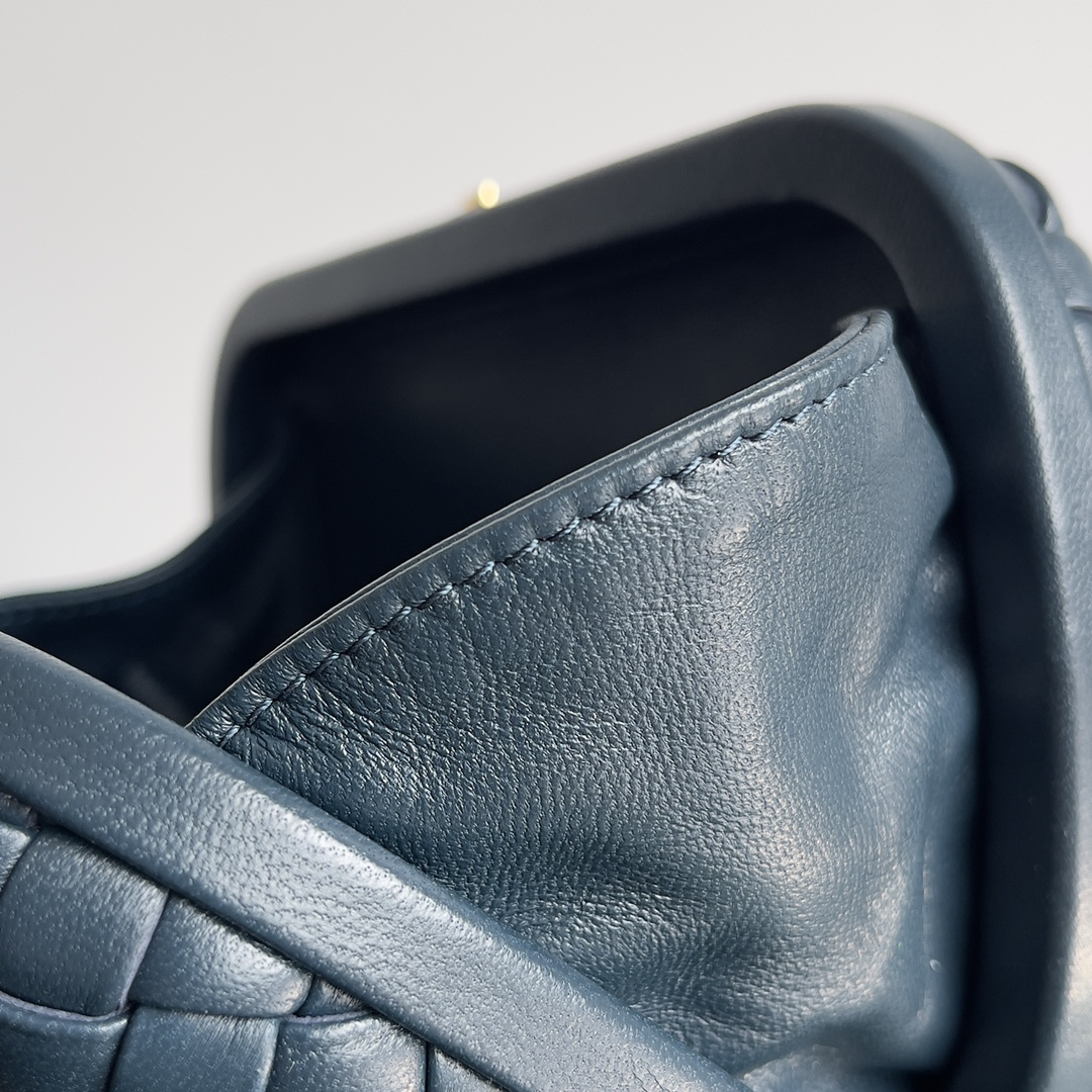 Bottega Veneta Knot Pouch-20.5*6*12.5CM