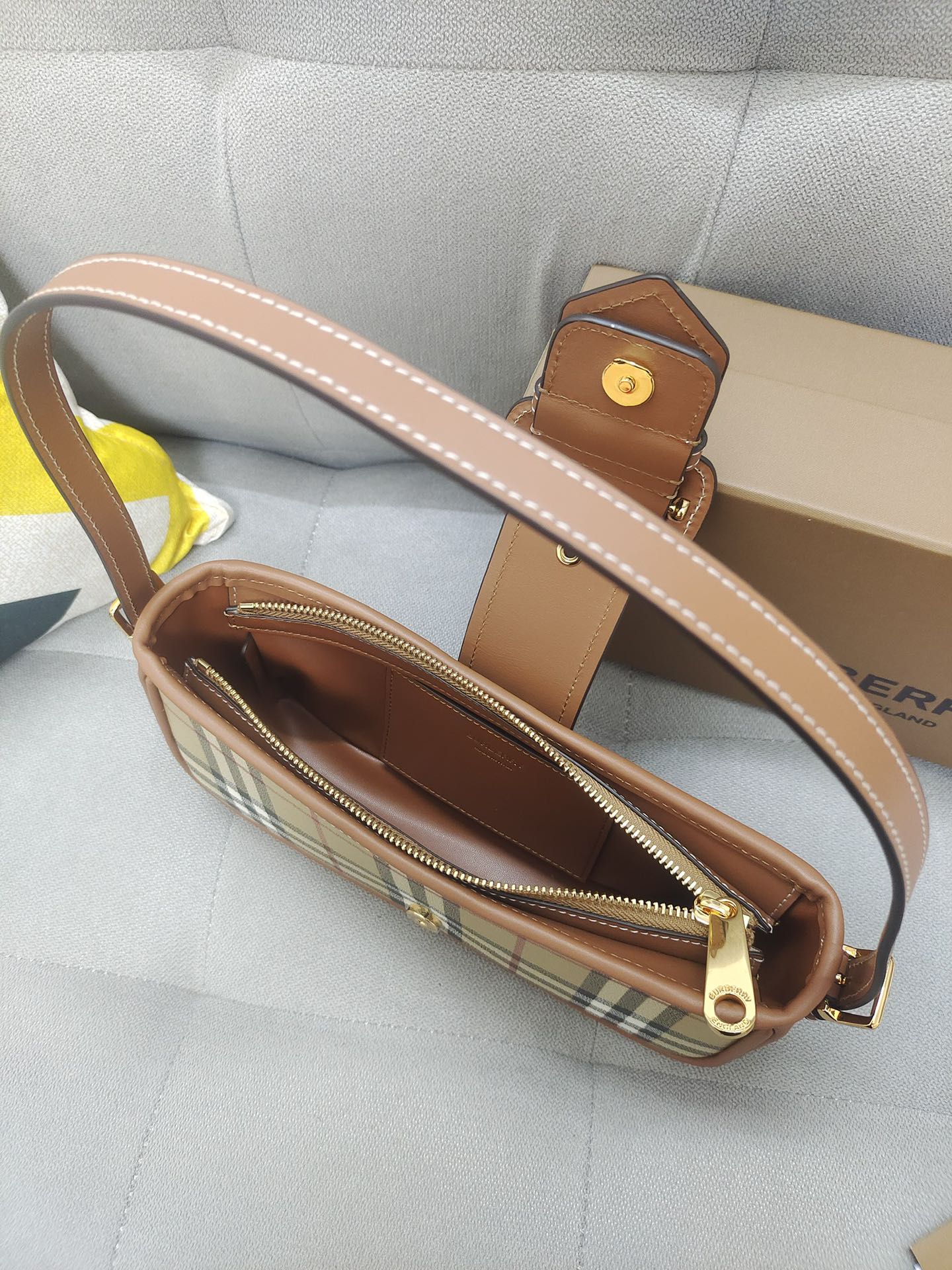 Burberry Hobo Bag-26×6×12CM