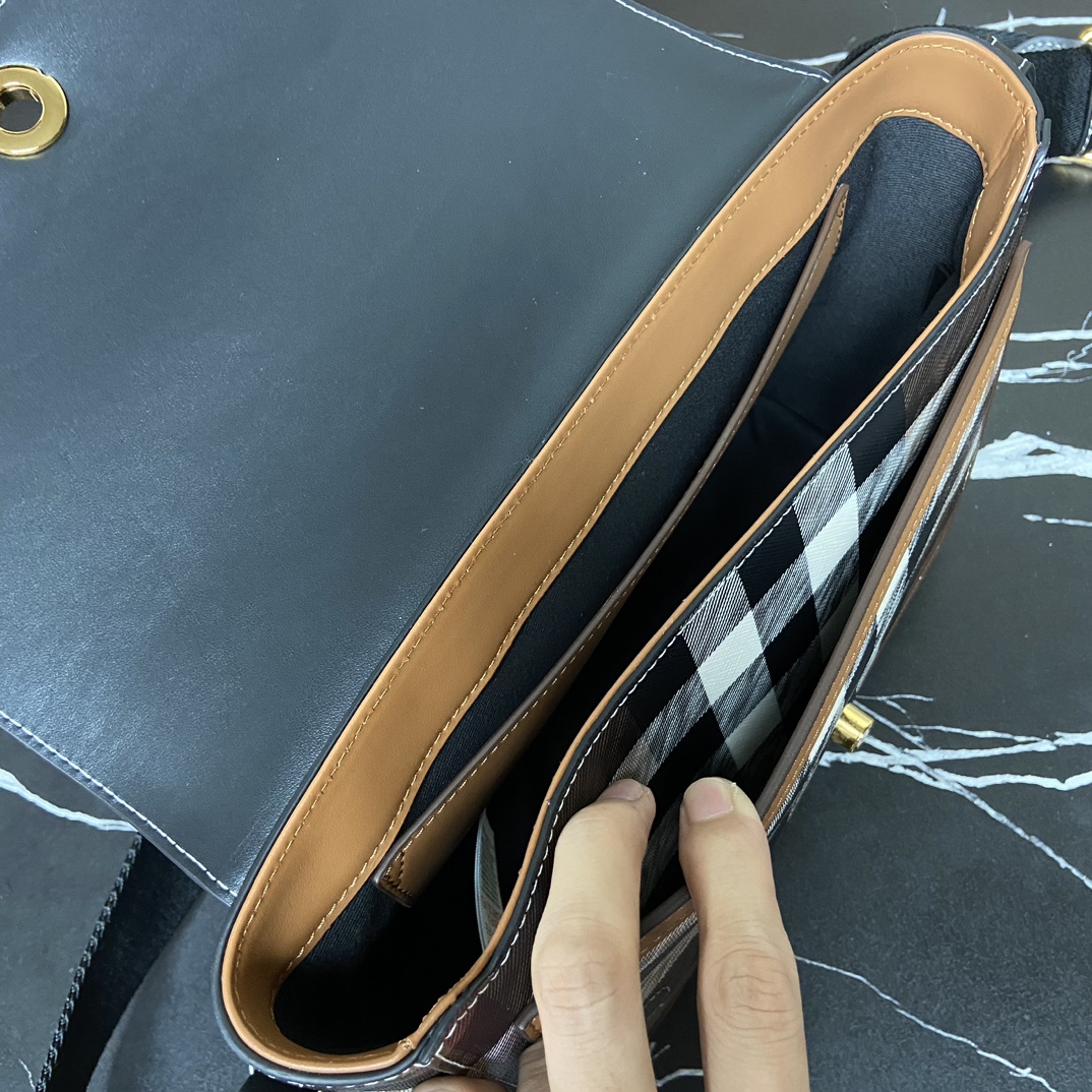 Burberry Crossbody Bag-25 x 8.5 x 18CM