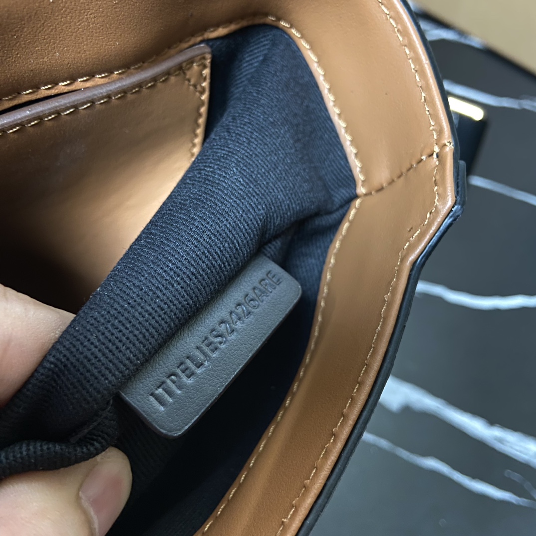 Burberry Crossbody Bag-25 x 8.5 x 18CM