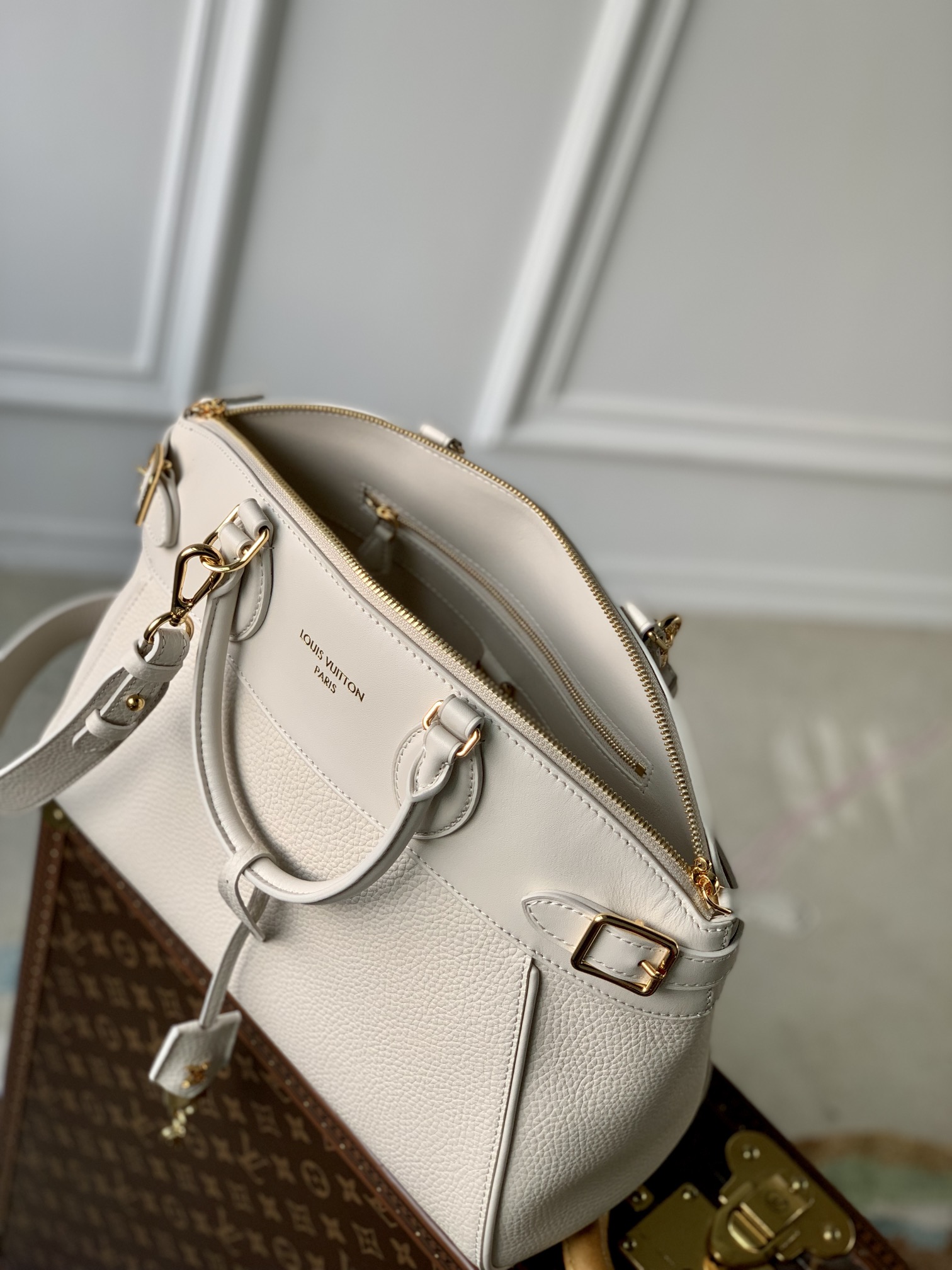 Louis Vuitton Lock It Tote MM-36×29×15CM Louis Vuitton Lock It Tote MM-36×29×15CM