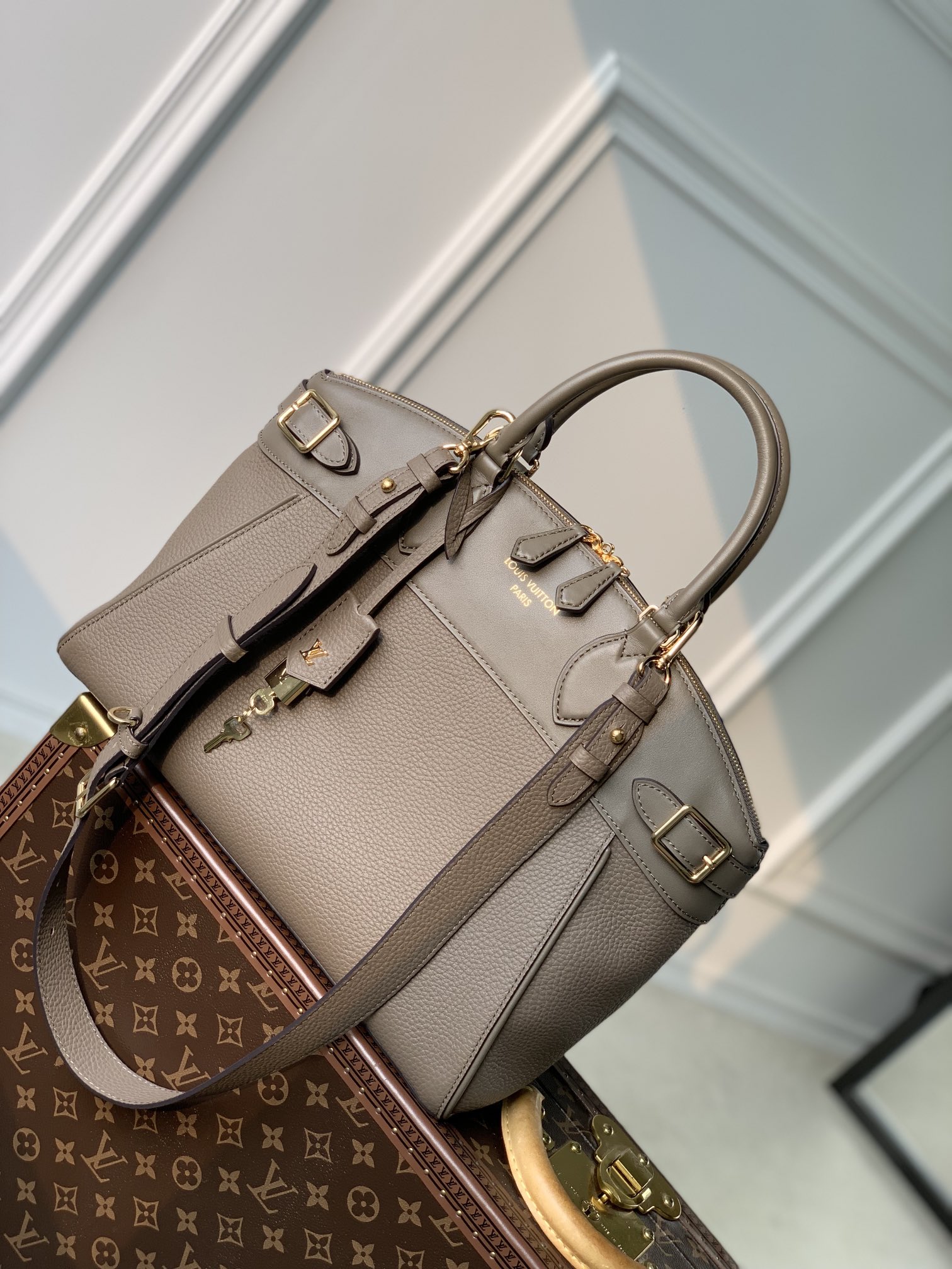 Louis Vuitton Lock It Tote MM-36×29×15CM
