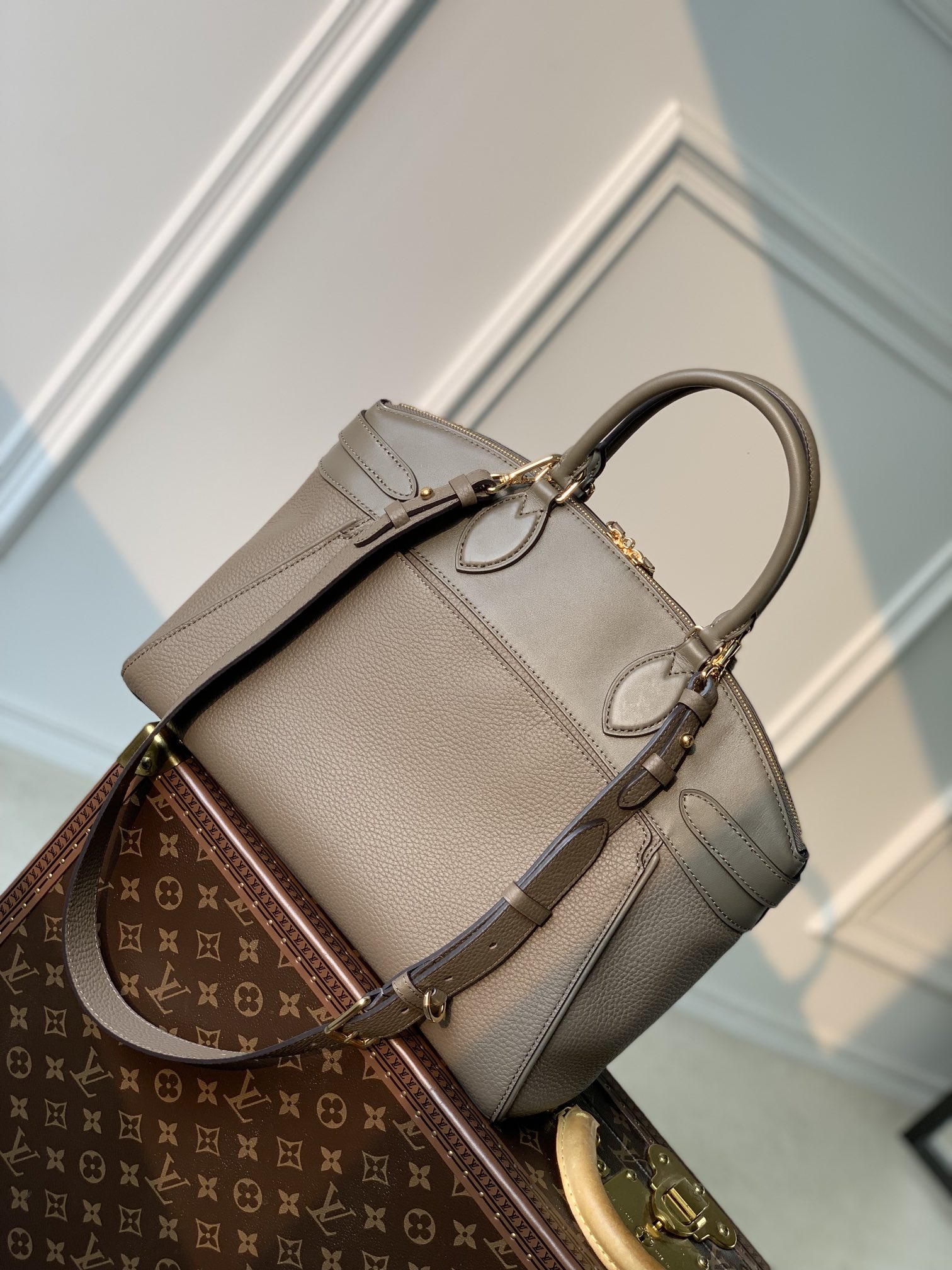 Louis Vuitton Lock It Tote MM-36×29×15CM