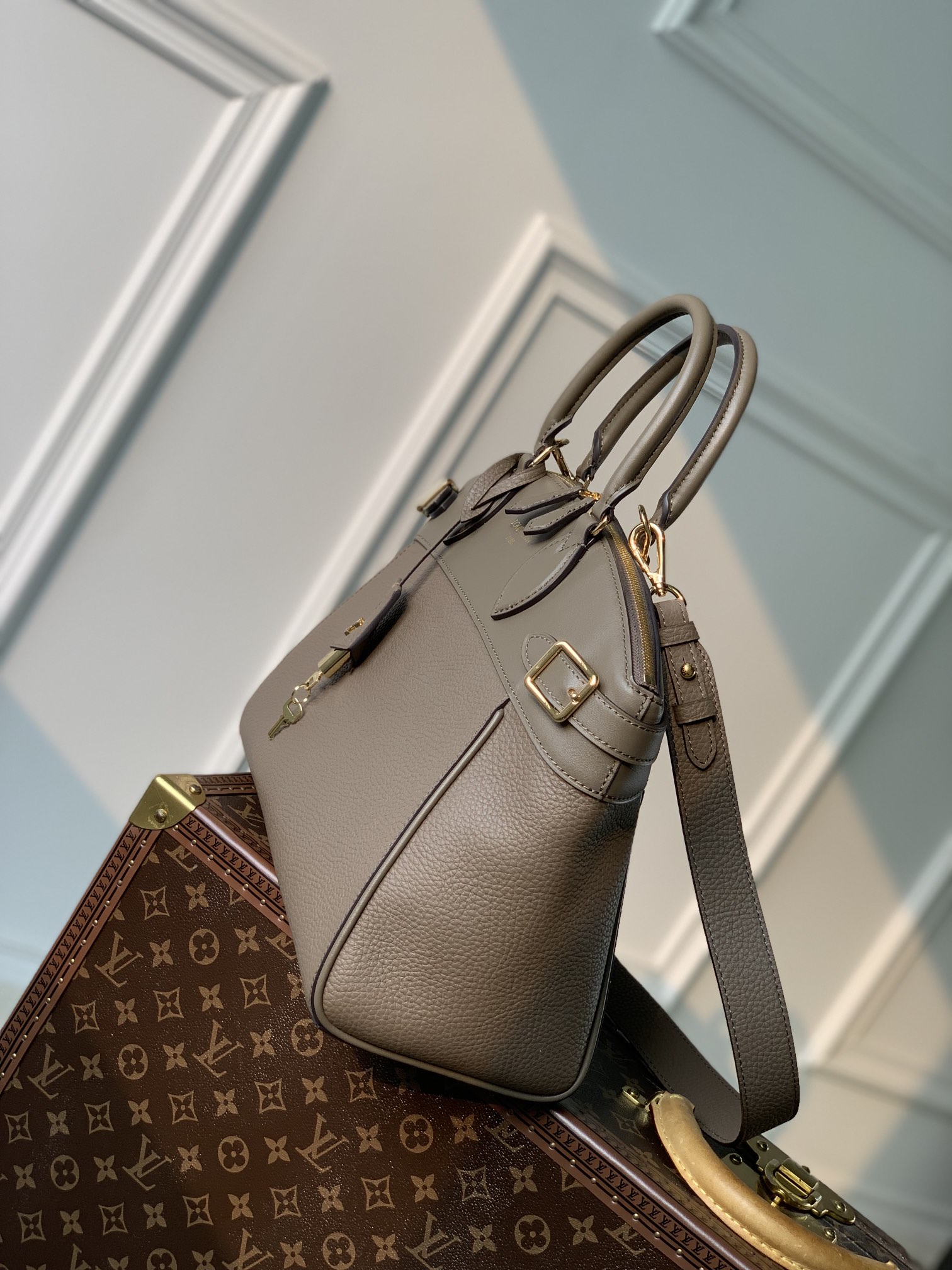 Louis Vuitton Lock It Tote MM-36×29×15CM Louis Vuitton Lock It Tote MM-36×29×15CM
