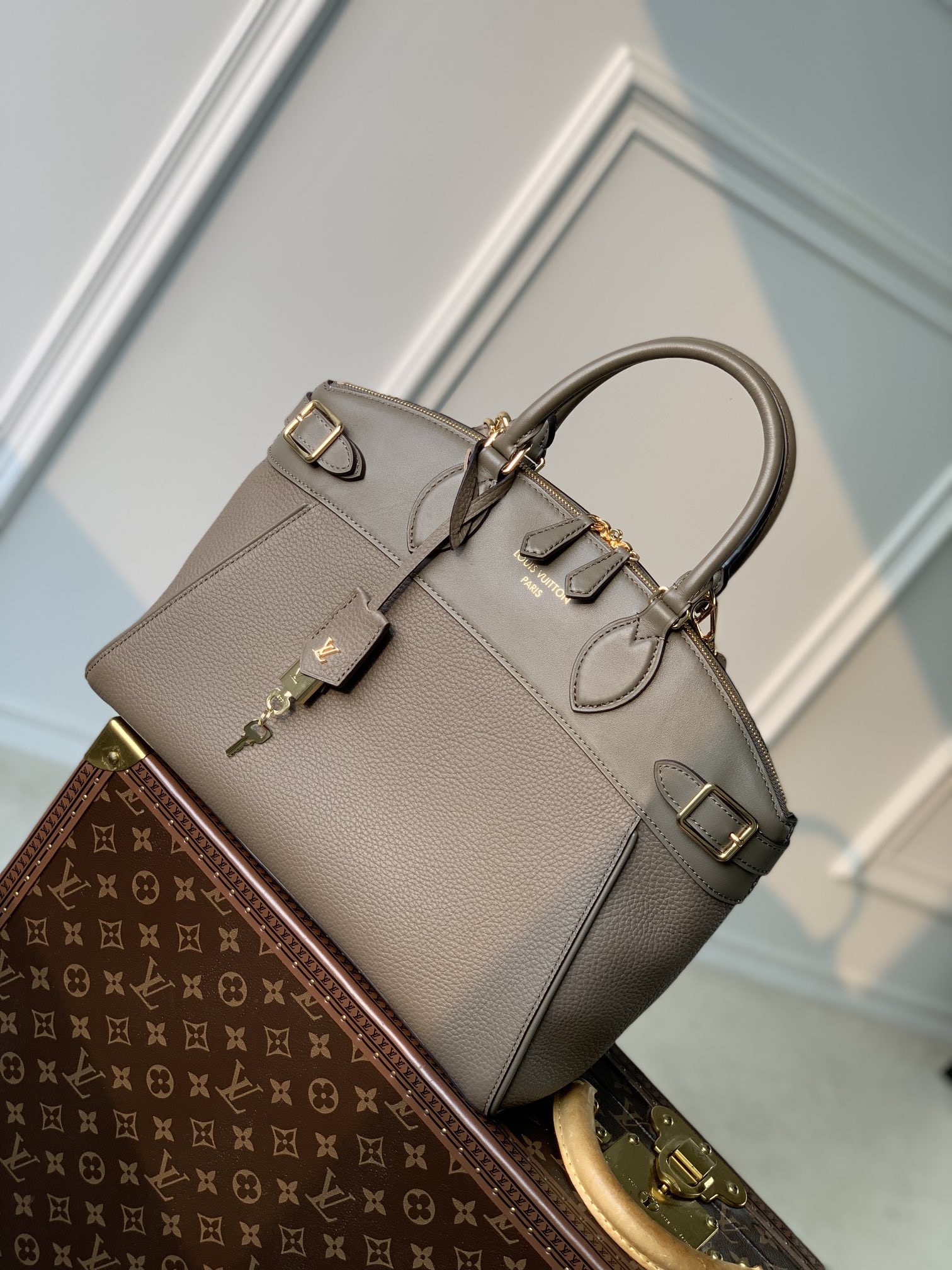 Louis Vuitton Lock It Tote MM-36×29×15CM Louis Vuitton Lock It Tote MM-36×29×15CM