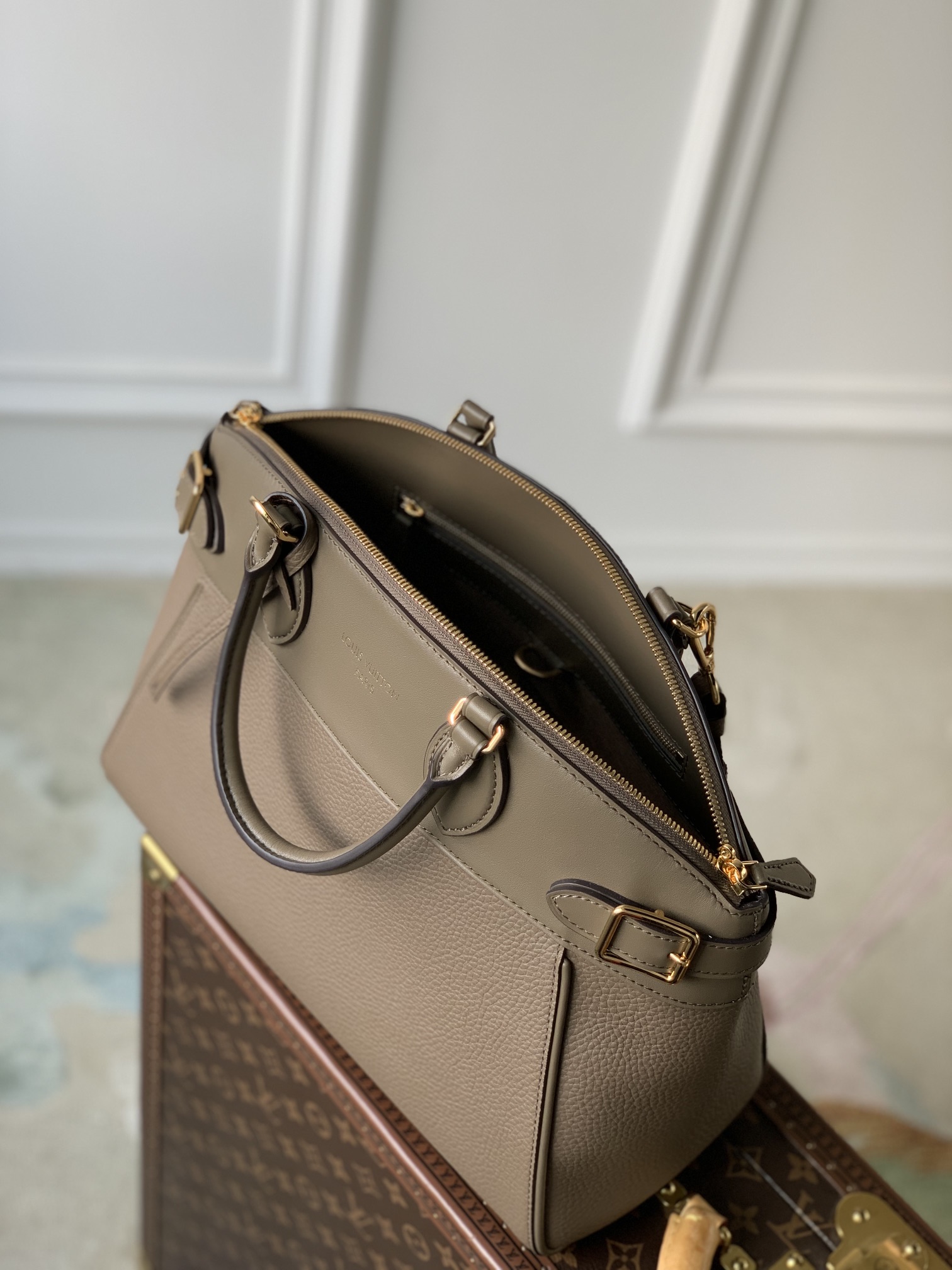 Louis Vuitton Lock It Tote MM-36×29×15CM Louis Vuitton Lock It Tote MM-36×29×15CM