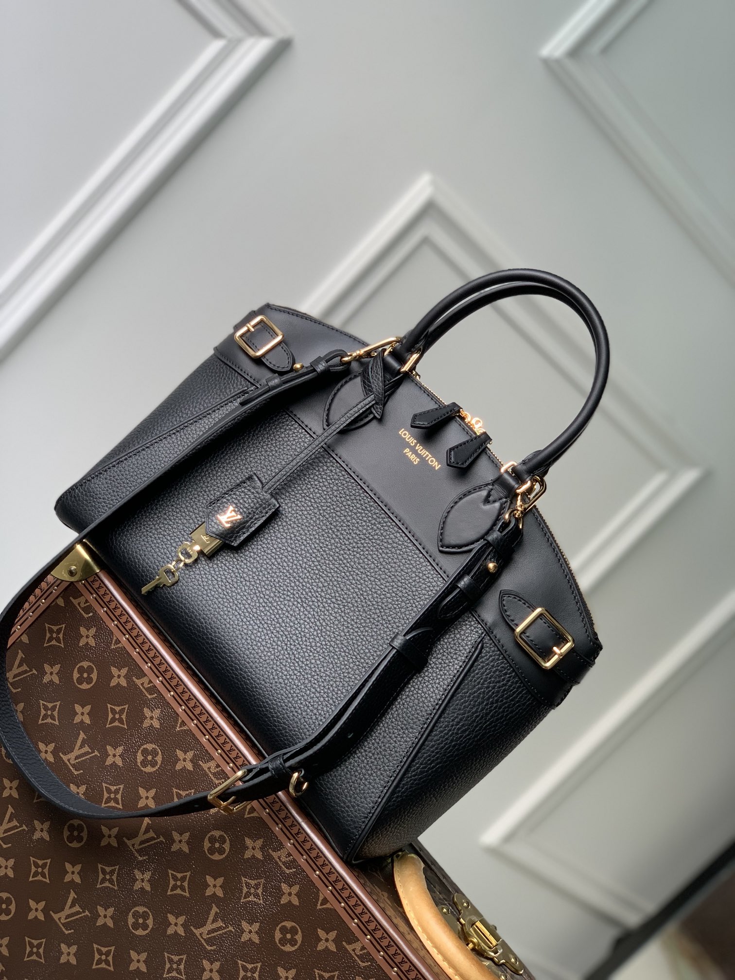 Louis Vuitton Lock It Tote MM-36×29×15CM Louis Vuitton Lock It Tote MM-36×29×15CM