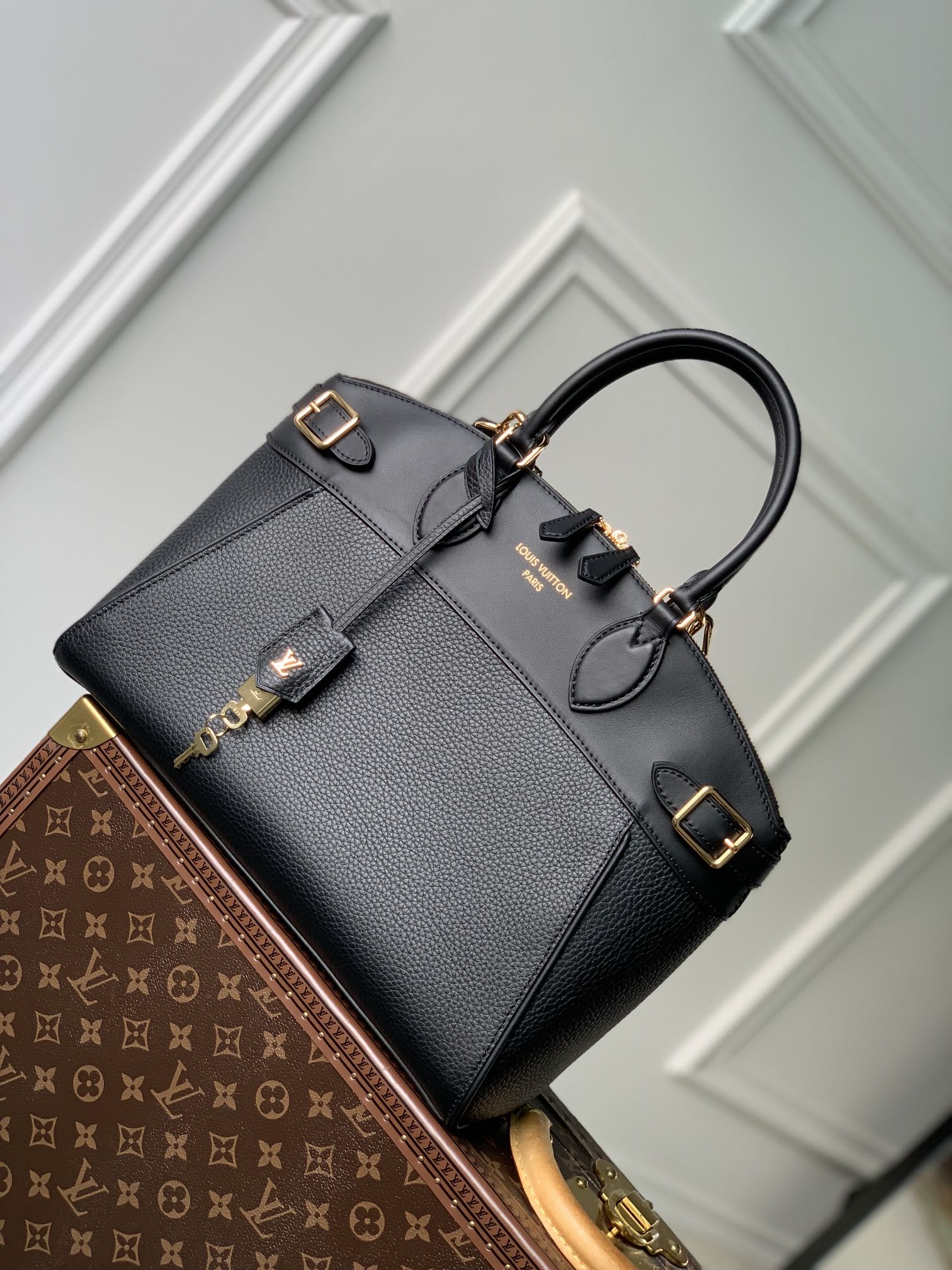 Louis Vuitton Lock It Tote MM-36×29×15CM