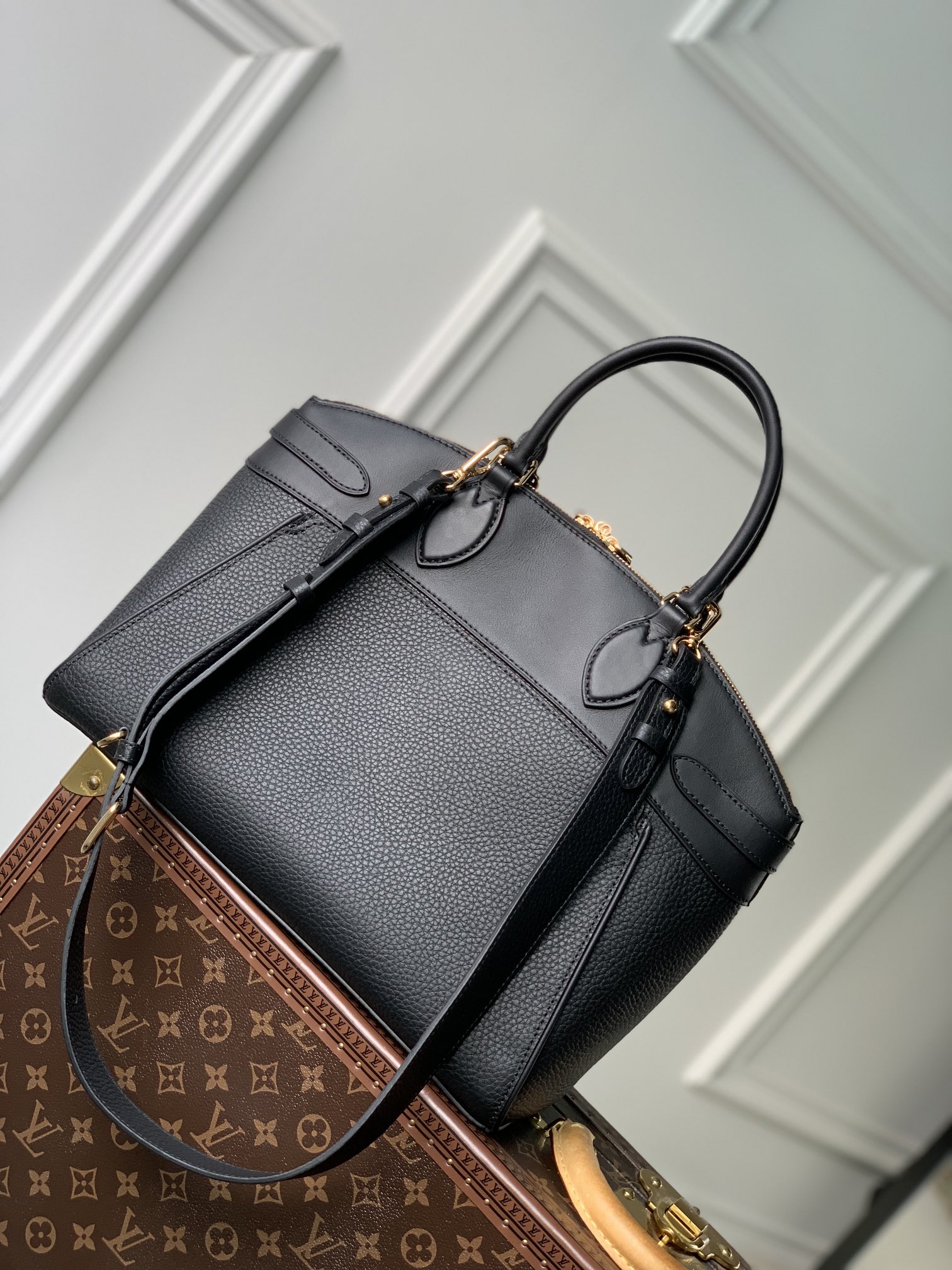 Louis Vuitton Lock It Tote MM-36×29×15CM Louis Vuitton Lock It Tote MM-36×29×15CM
