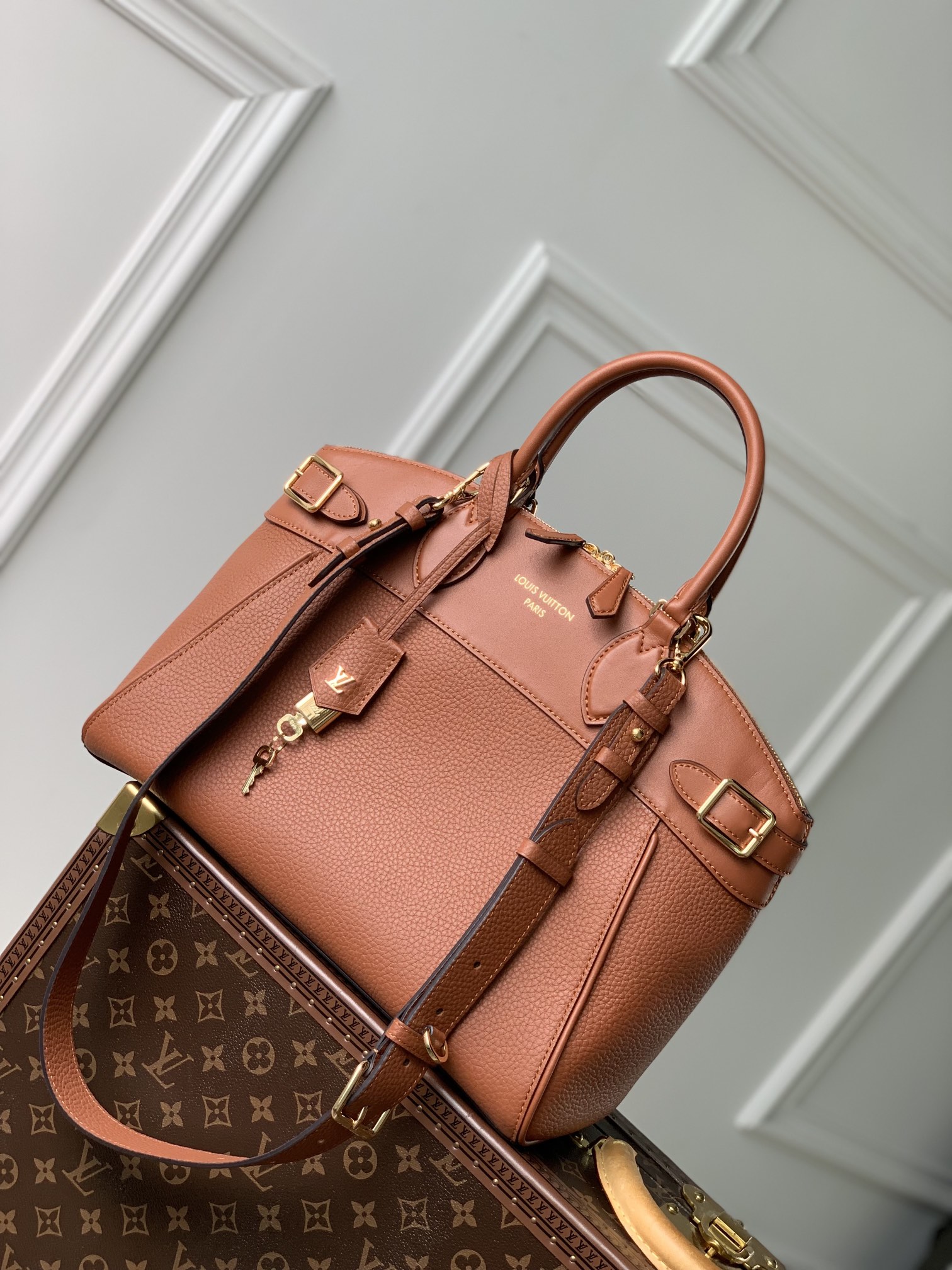 Louis Vuitton Lock It Tote MM-36×29×15CM Louis Vuitton Lock It Tote MM-36×29×15CM