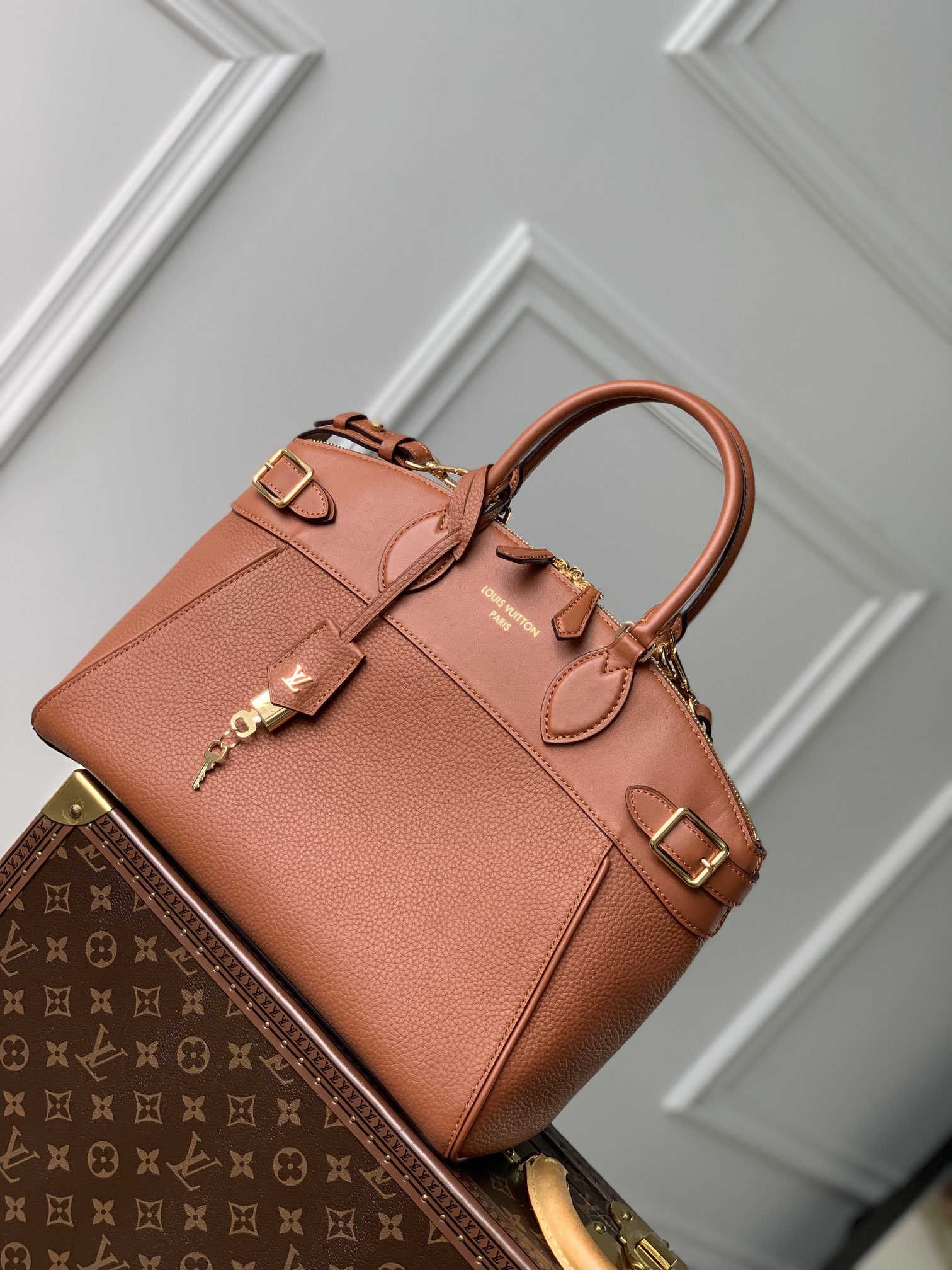 Louis Vuitton Lock It Tote MM-36×29×15CM