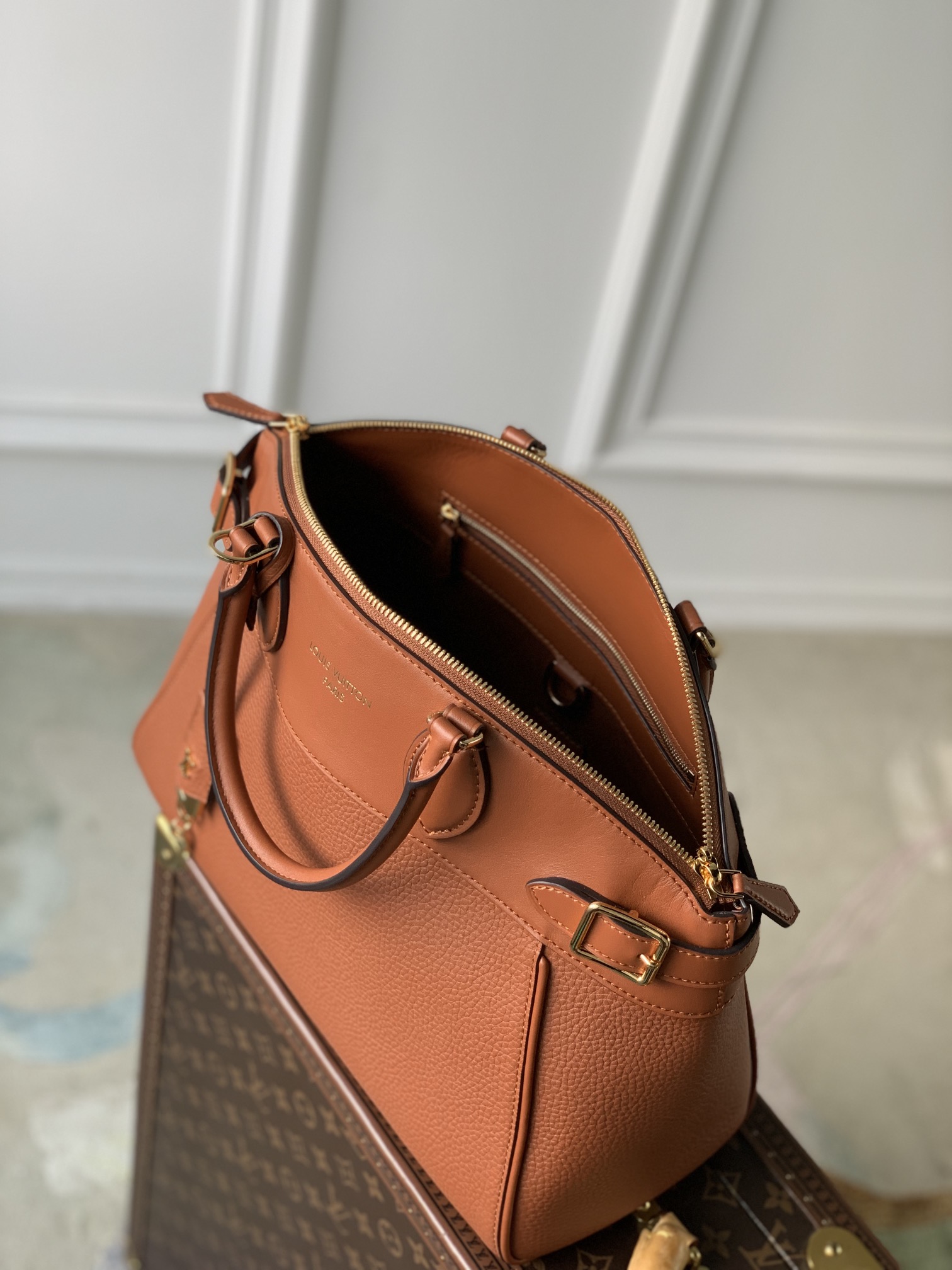 Louis Vuitton Lock It Tote MM-36×29×15CM Louis Vuitton Lock It Tote MM-36×29×15CM