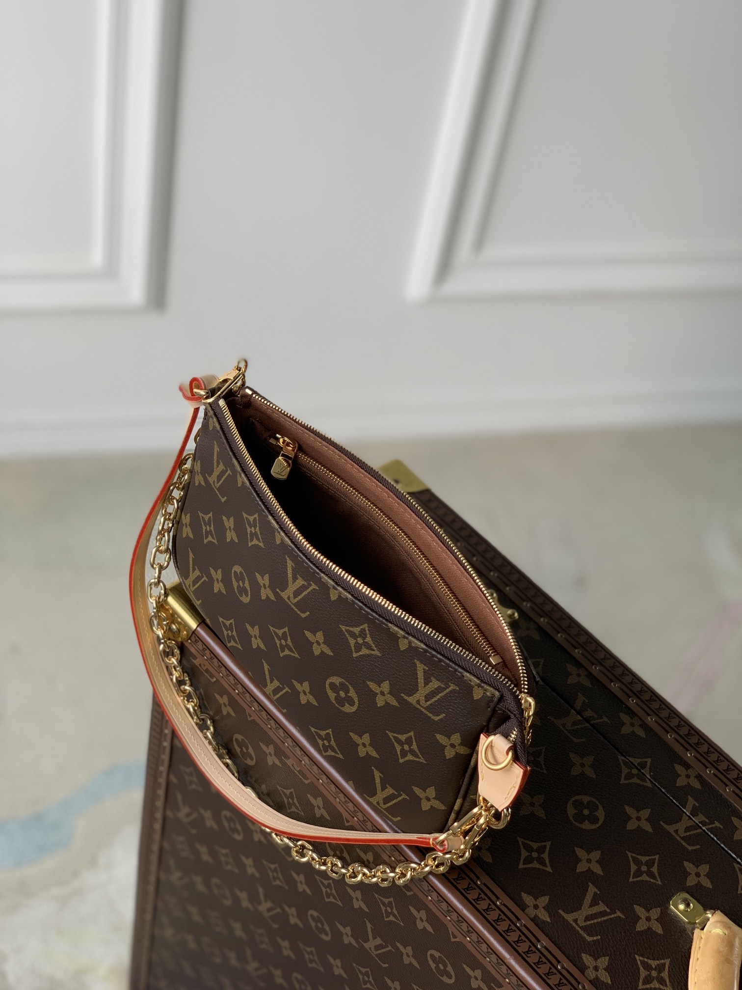 Louis Vuitton Pochette Accessoire-23.5 x 13.5 x 4CM