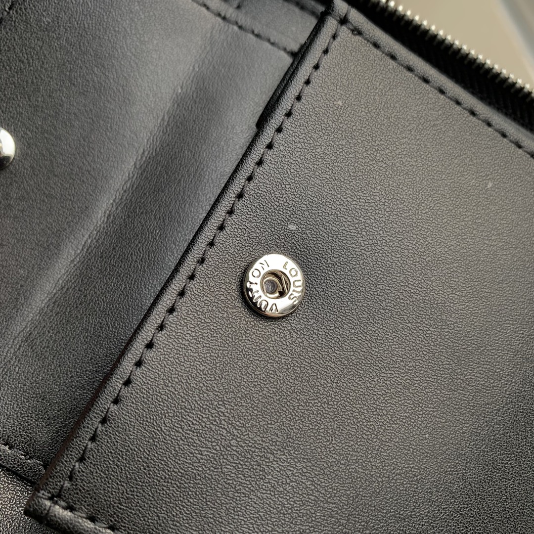 Louis Vuitton Wallet-M81558-11.5 x 10.5 x 2CM