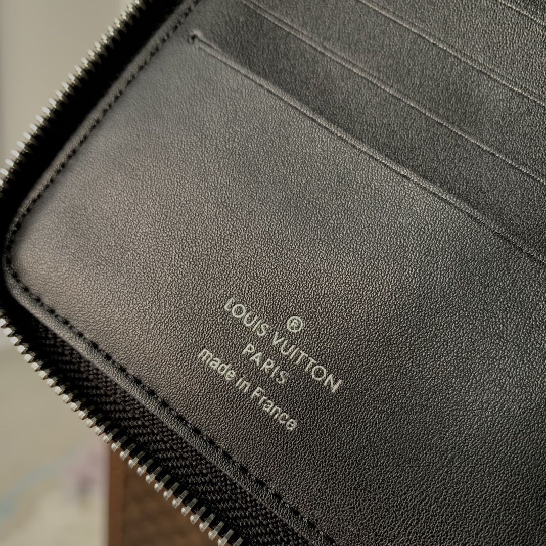 Louis Vuitton Wallet-M81558-11.5 x 10.5 x 2CM