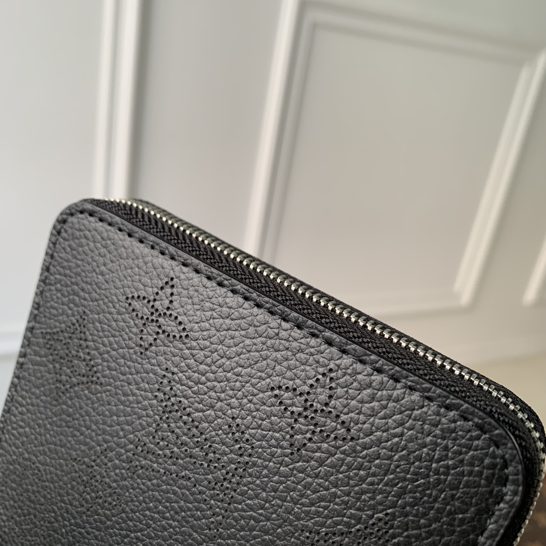 Louis Vuitton Wallet-M81558-11.5 x 10.5 x 2CM