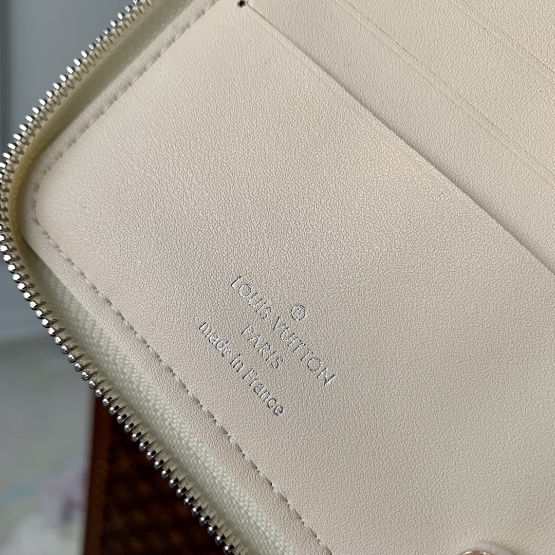 Louis Vuitton Wallet-M81558-11.5 x 10.5 x 2CM