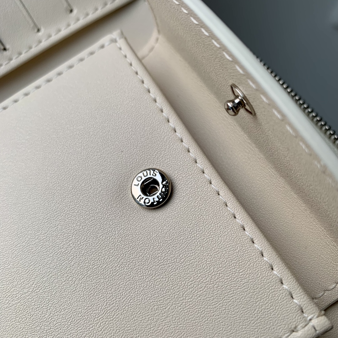 Louis Vuitton Wallet-M81558-11.5 x 10.5 x 2CM