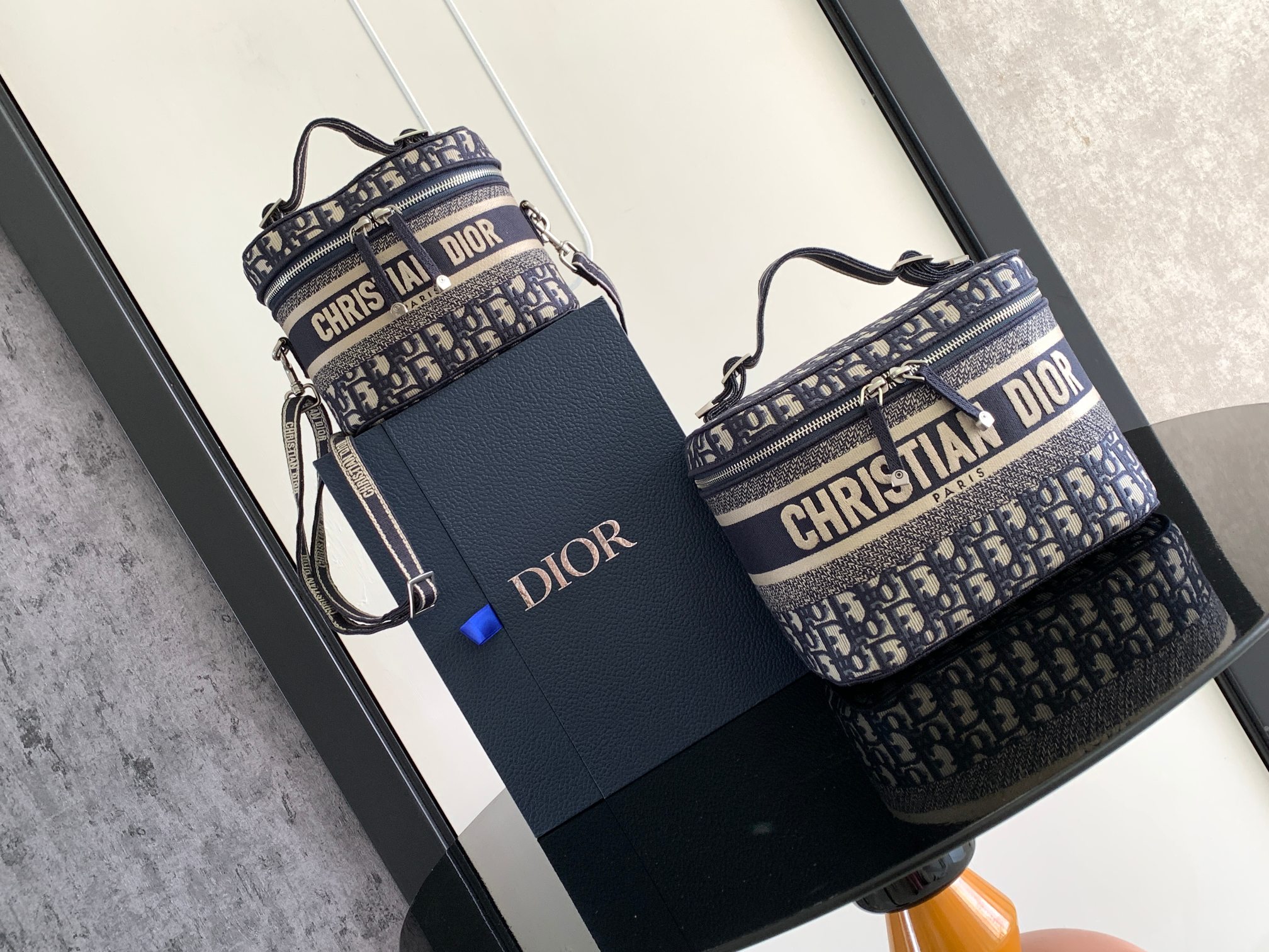 Diro Signature Vanity Bag-24*14*18CM