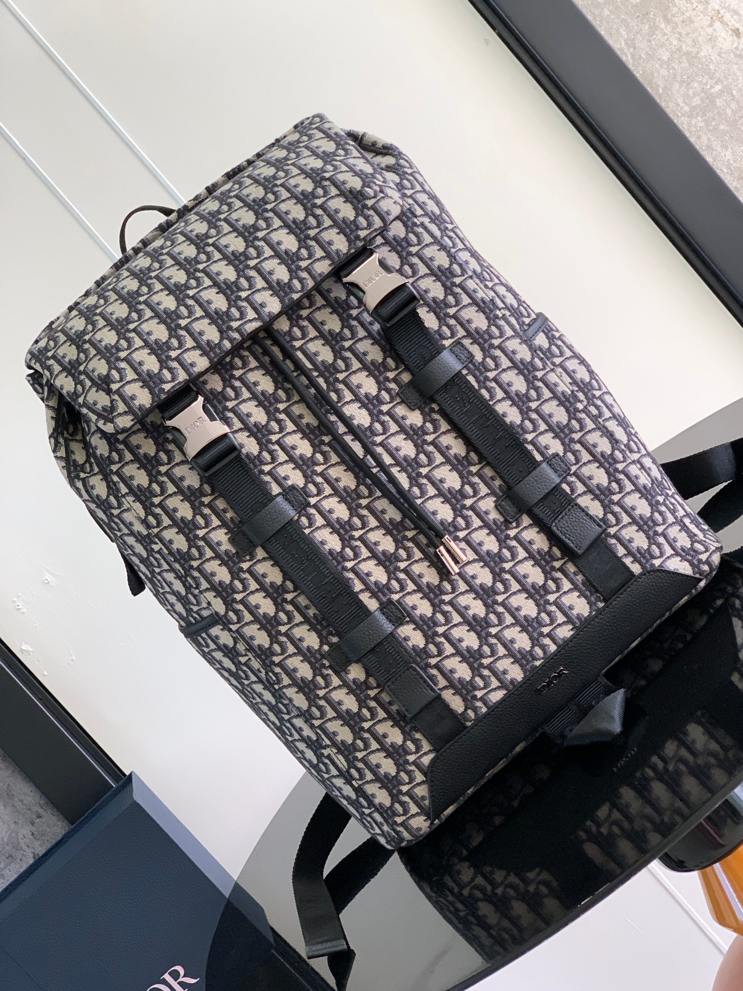 Diro Explorer Backpack-31 x 42.5 x 14.5 CM