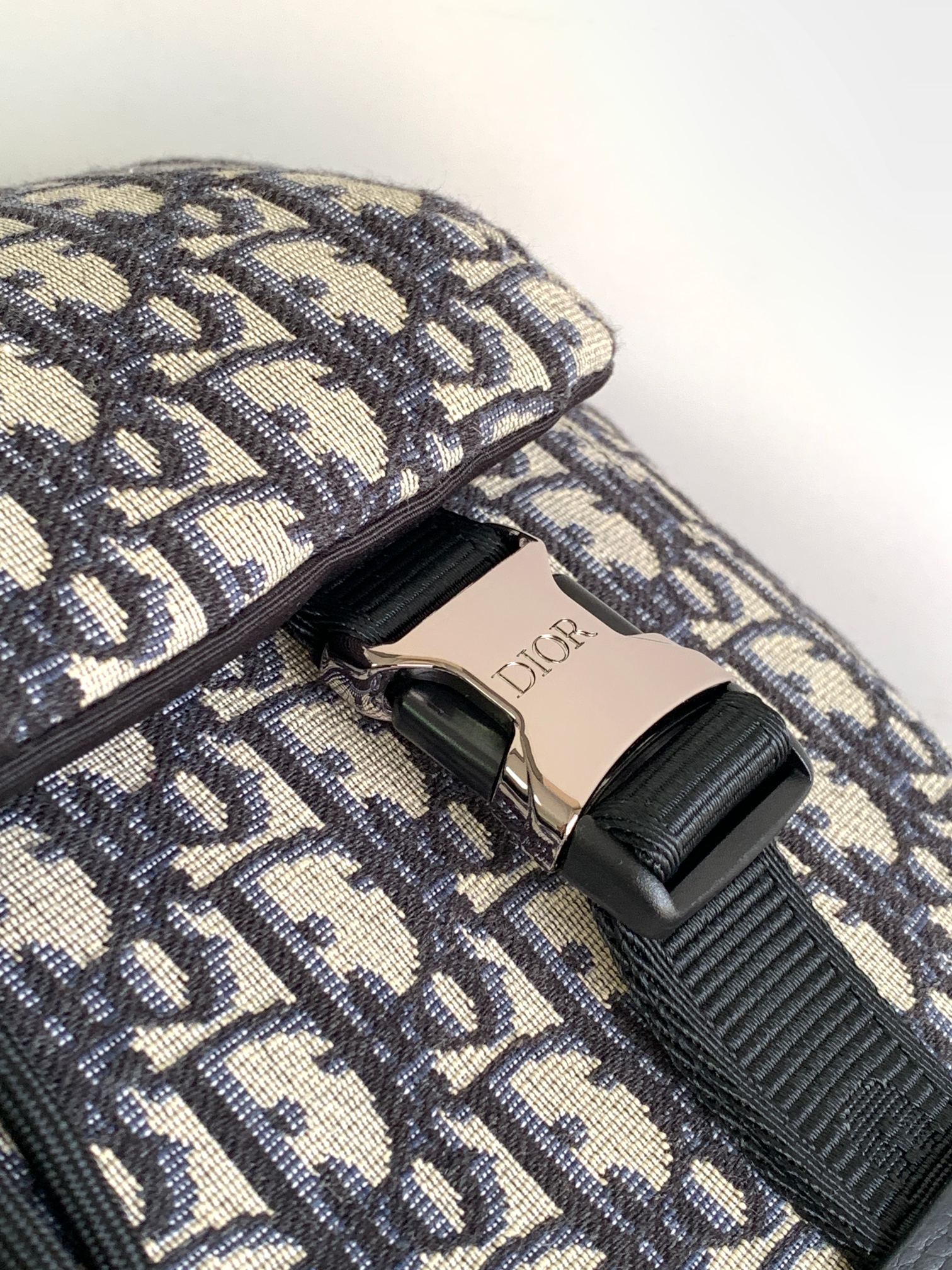 Diro Explorer Backpack-31 x 42.5 x 14.5 CM