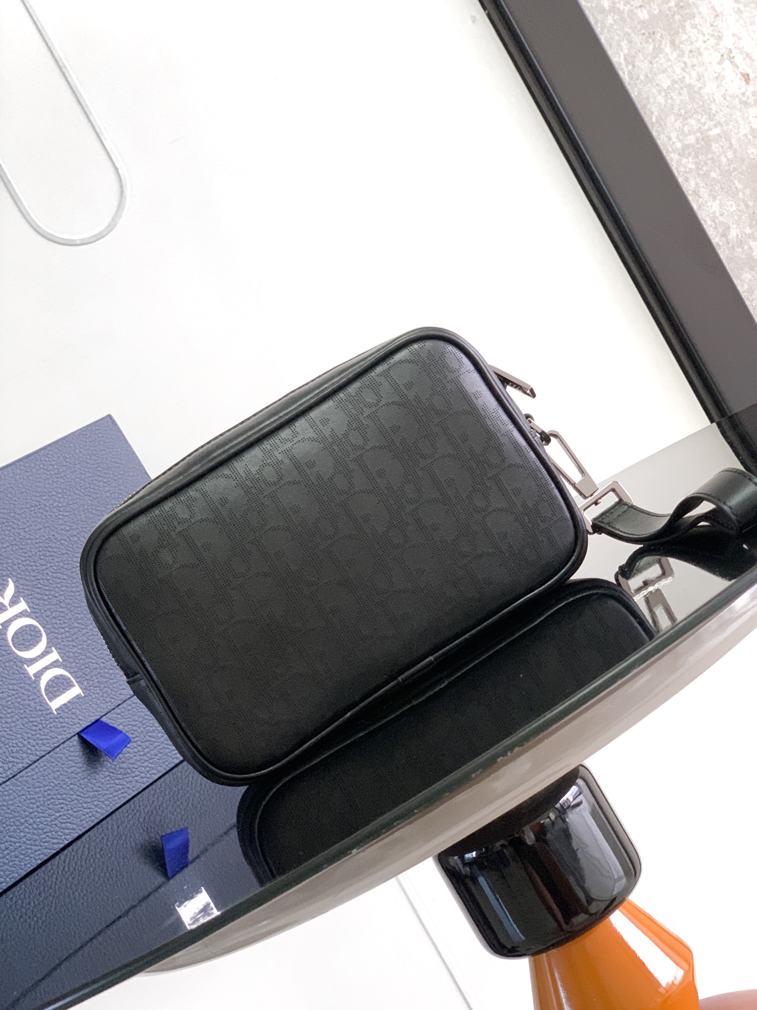 Diro Pouch-24 x 15.5 x 5.5CM Diro Pouch-24 x 15.5 x 5.5CM