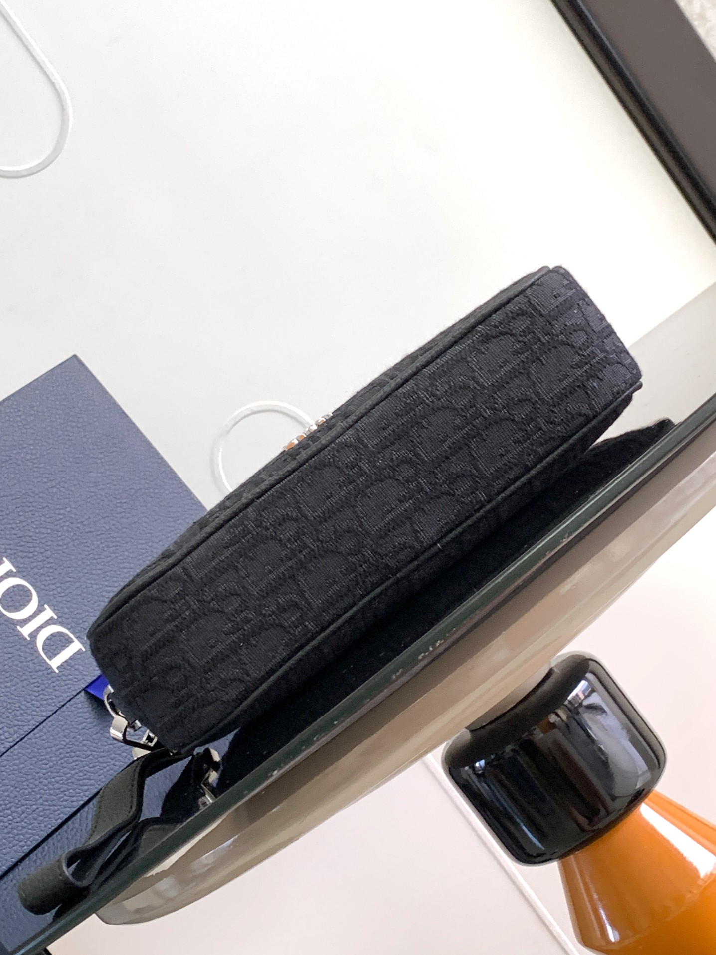 Diro Pouch-24 x 15.5 x 5.5CM Diro Pouch-24 x 15.5 x 5.5CM