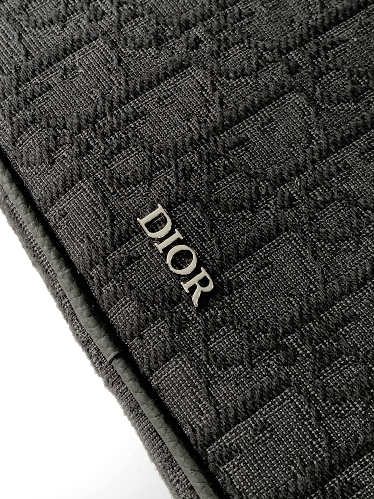 Diro Pouch-24 x 15.5 x 5.5CM Diro Pouch-24 x 15.5 x 5.5CM