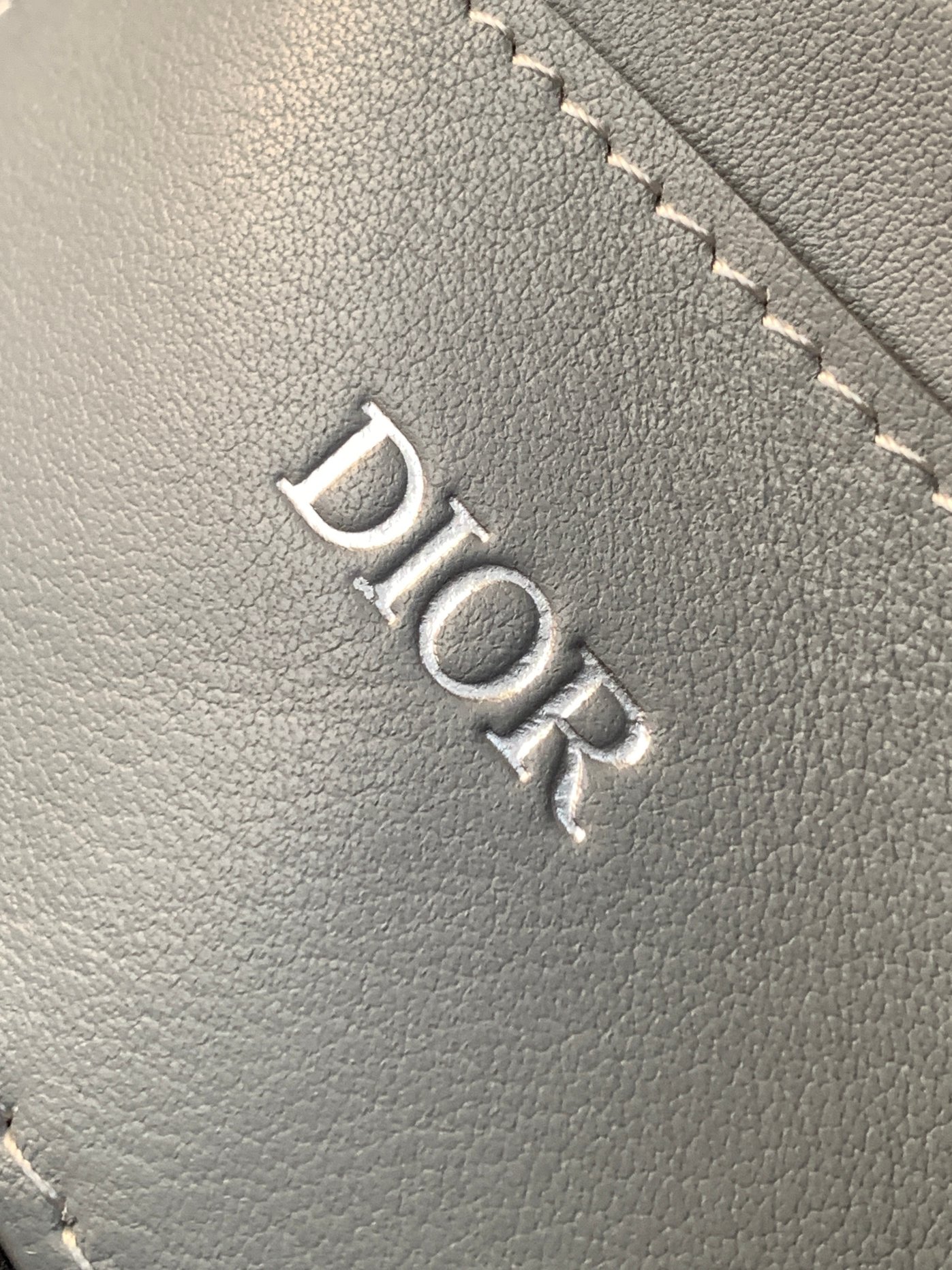 Diro Pouch-24 x 15.5 x 5.5CM Diro Pouch-24 x 15.5 x 5.5CM