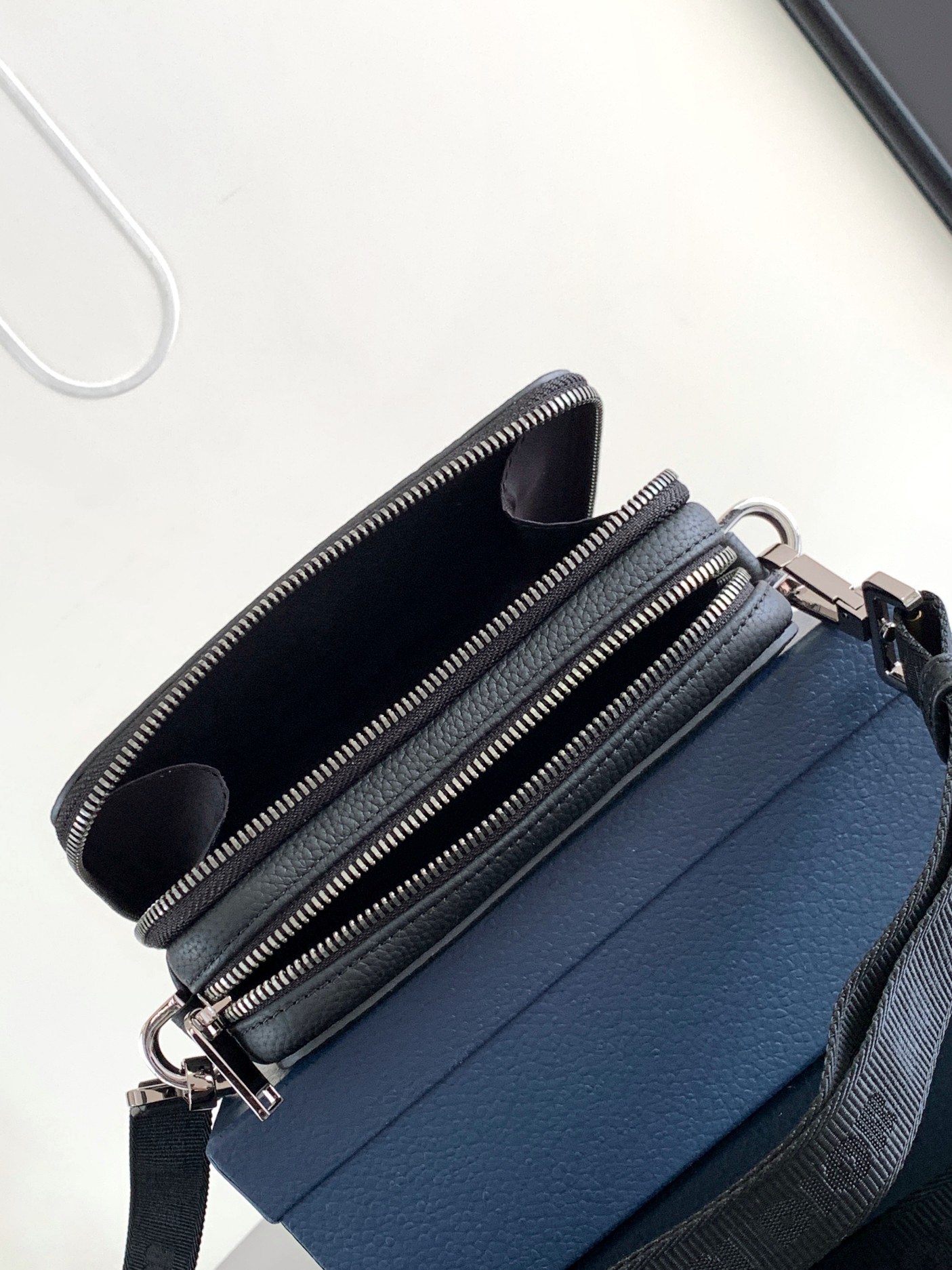 Diro&BY ERL Crossbody Bag-17 x 12.5 x 5CM