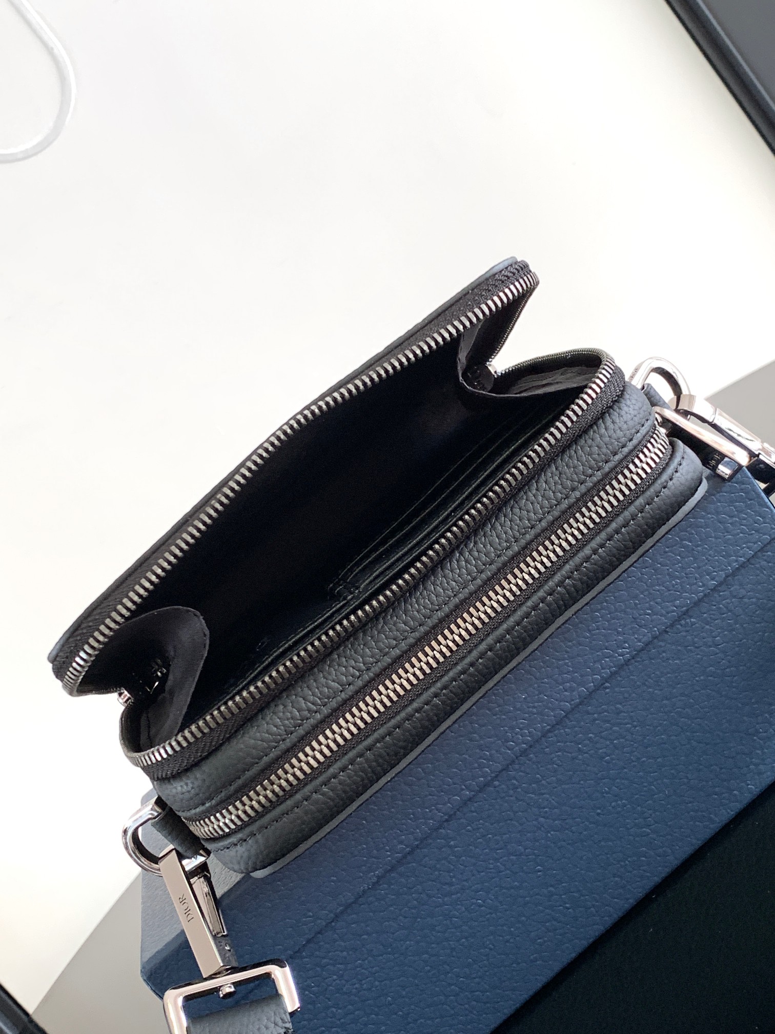 Diro&BY ERL Crossbody Bag-17 x 12.5 x 5CM