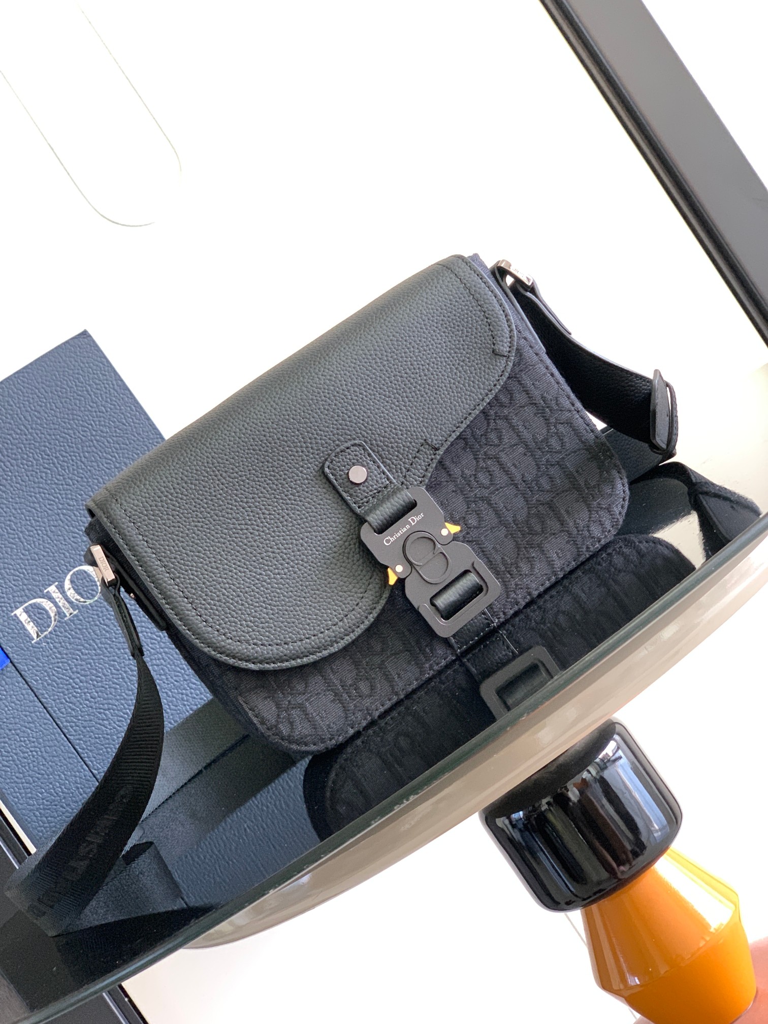 Diro Saddle Messenger Bag-23 x 18 x 6CM