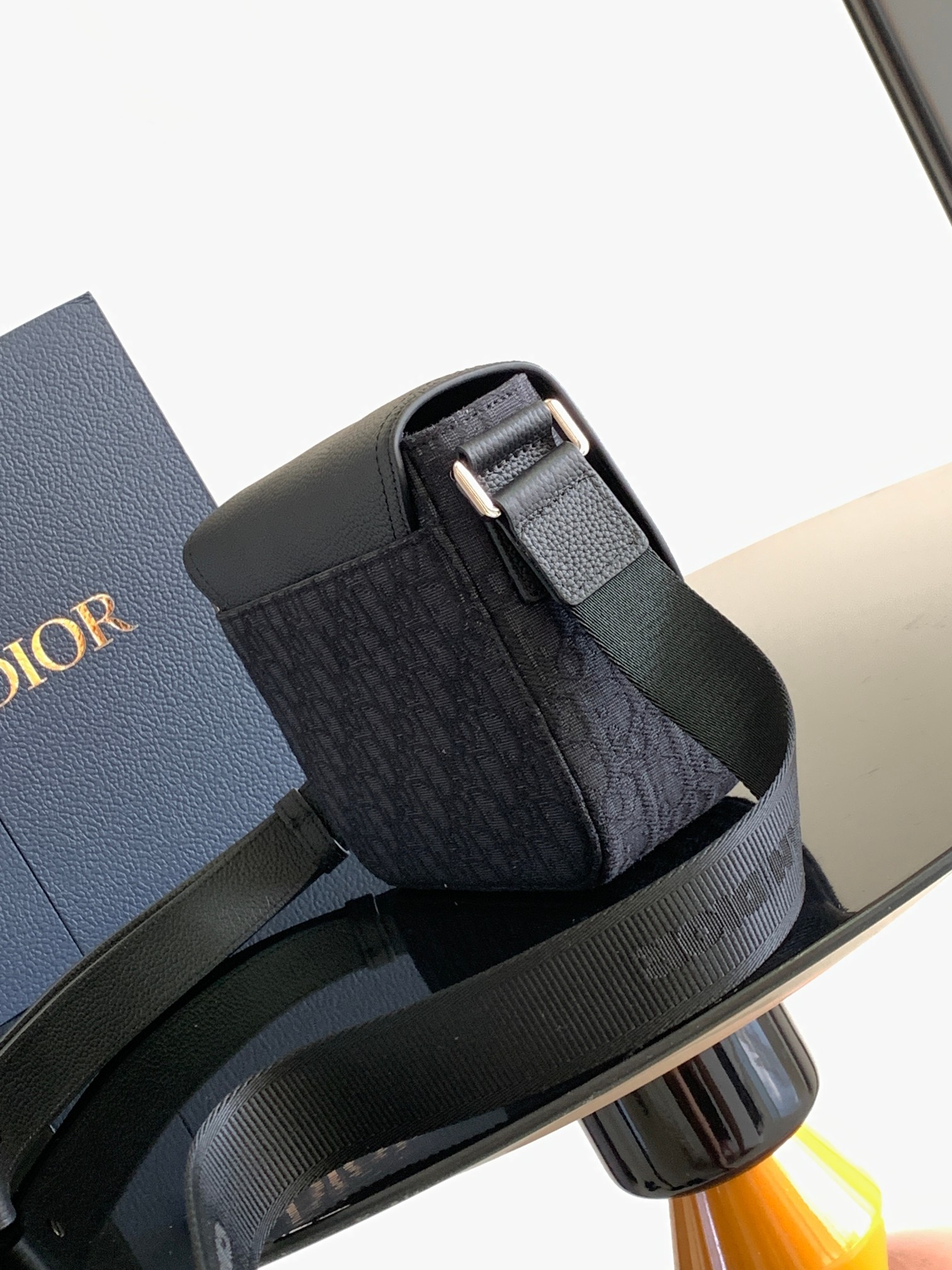Diro Saddle Messenger Bag-23 x 18 x 6CM