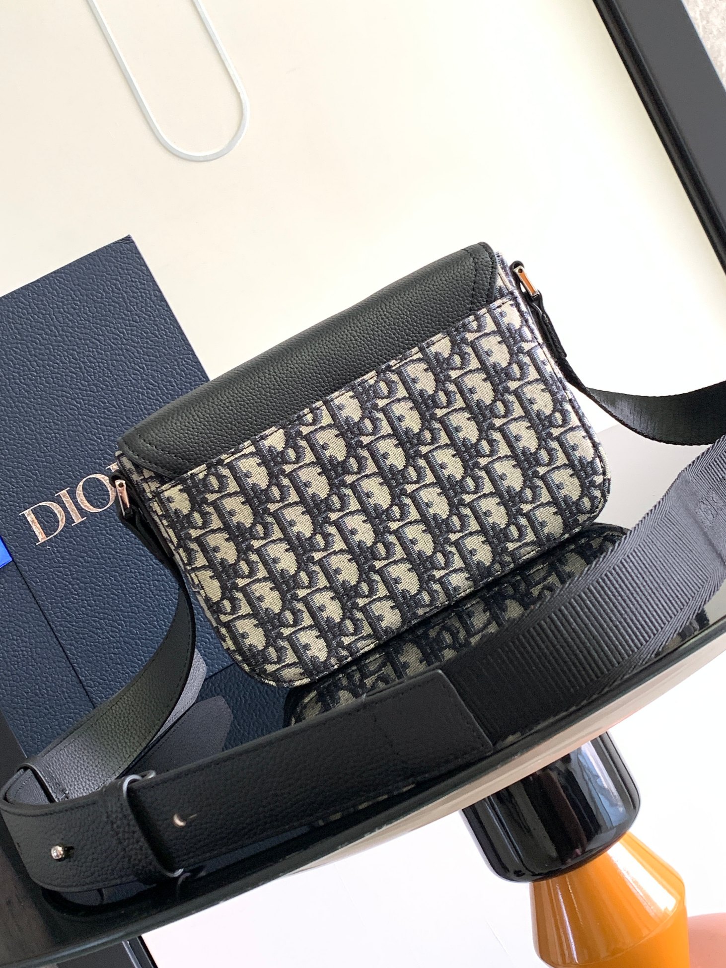 Diro Saddle Messenger Bag-23 x 18 x 6CM