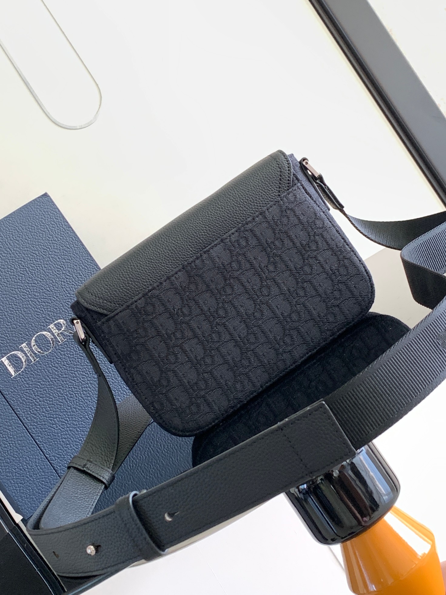 Diro Saddle Messenger Bag-23 x 18 x 6CM