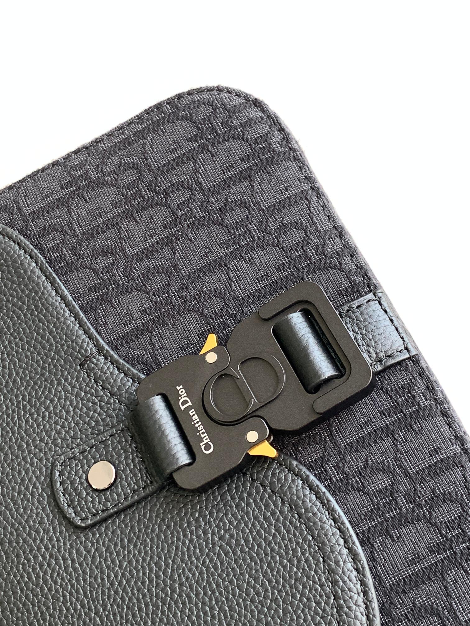 Diro Saddle Messenger Bag-23 x 18 x 6CM