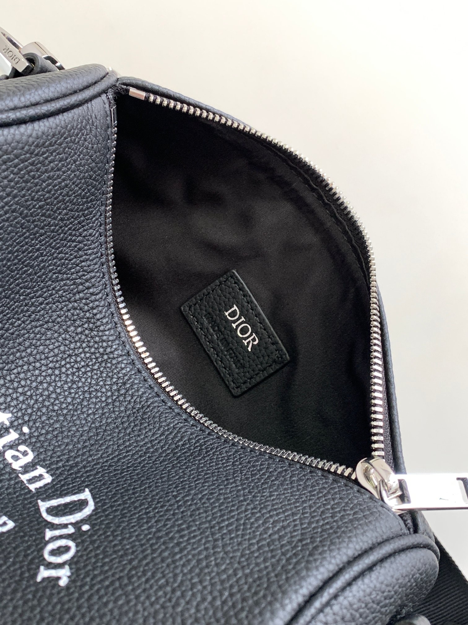 Diro Oblique Barrel Crossbody Bag-21.3×12.5×12.5CM