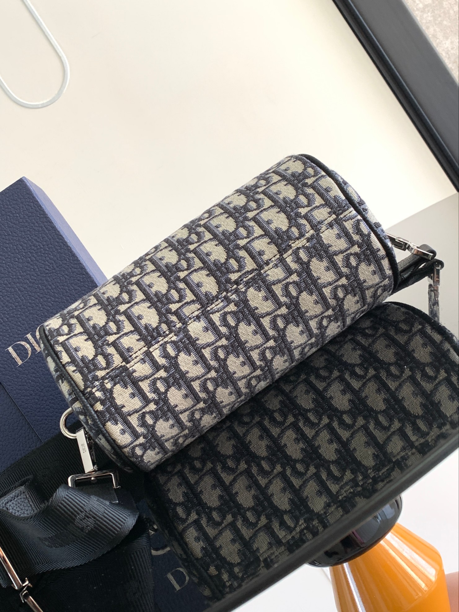 Diro Oblique Barrel Crossbody Bag-21.3×12.5×12.5CM