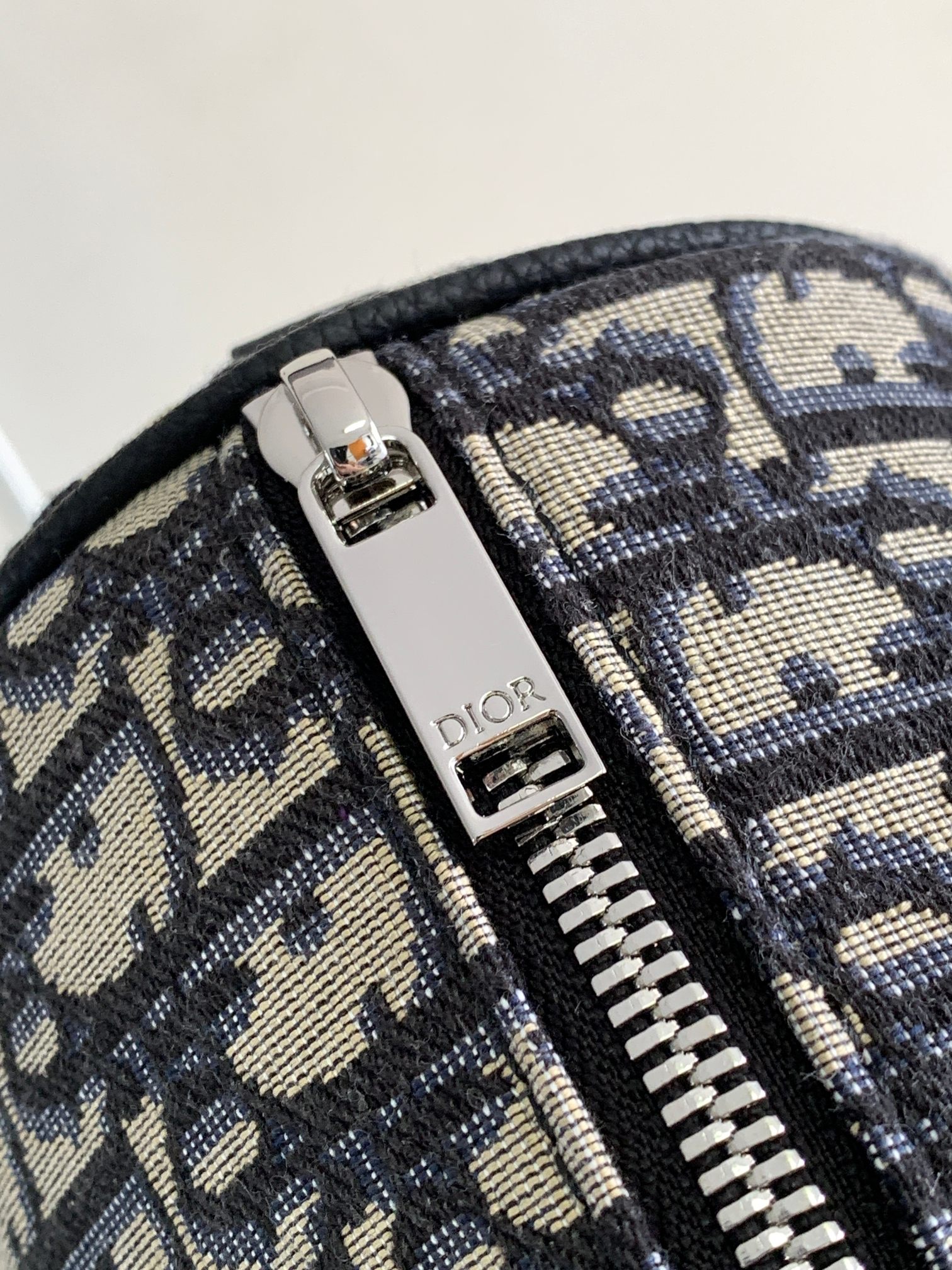 Diro Oblique Barrel Crossbody Bag-21.3×12.5×12.5CM
