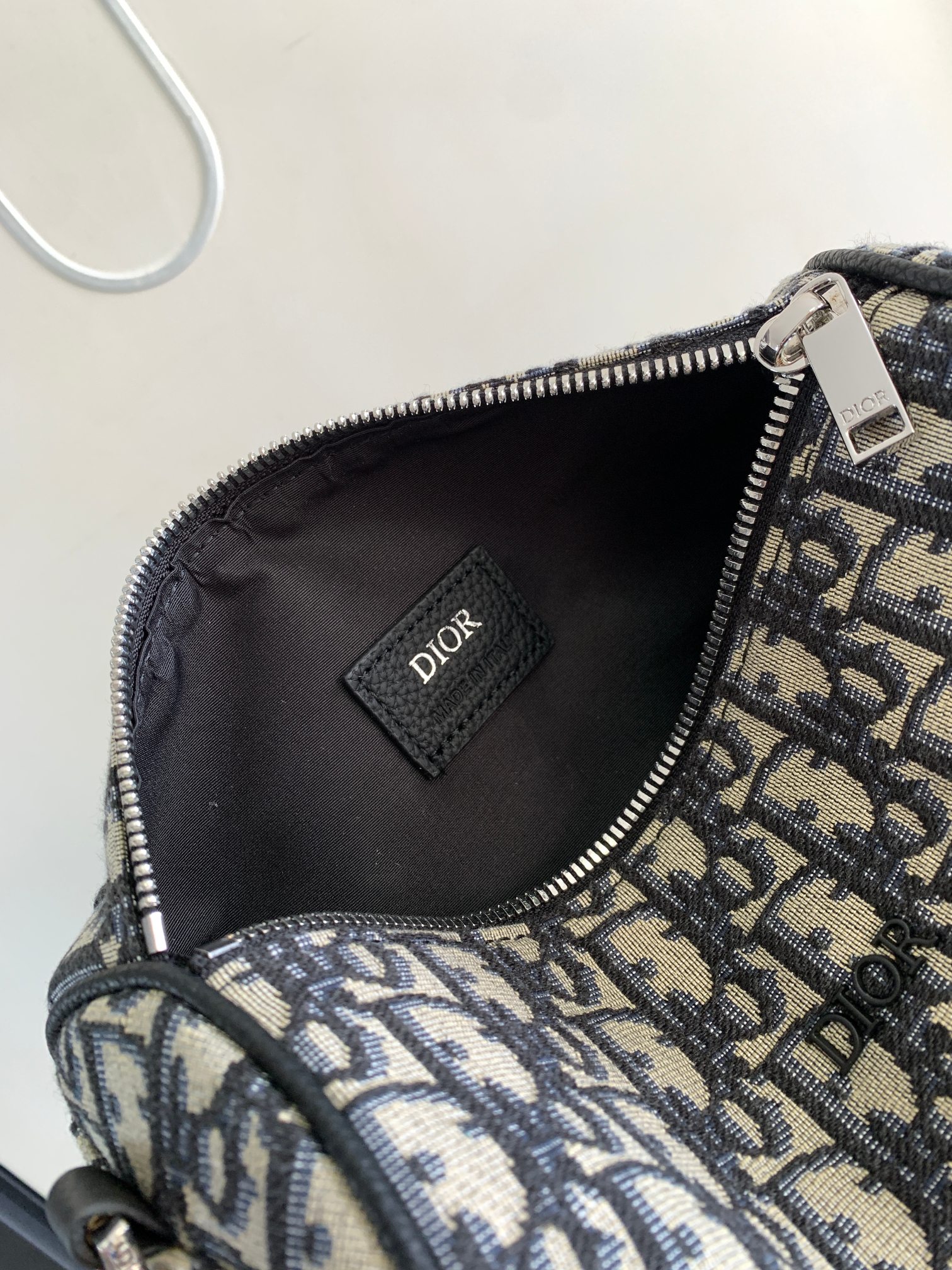 Diro Oblique Barrel Crossbody Bag-21.3×12.5×12.5CM