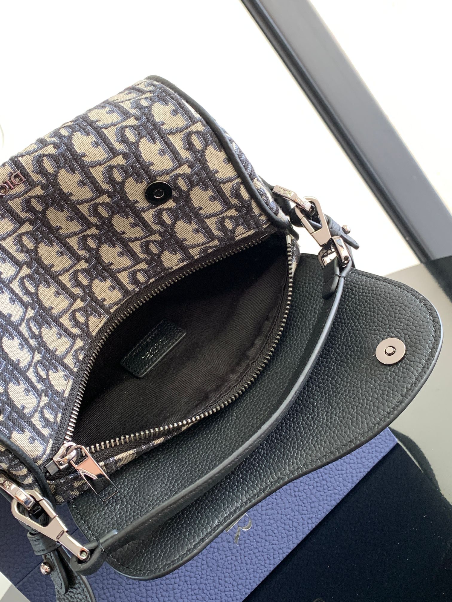 Diro Oblique Roller Barrel Crossbody Bag-21 x 12.5 x 12.5CM