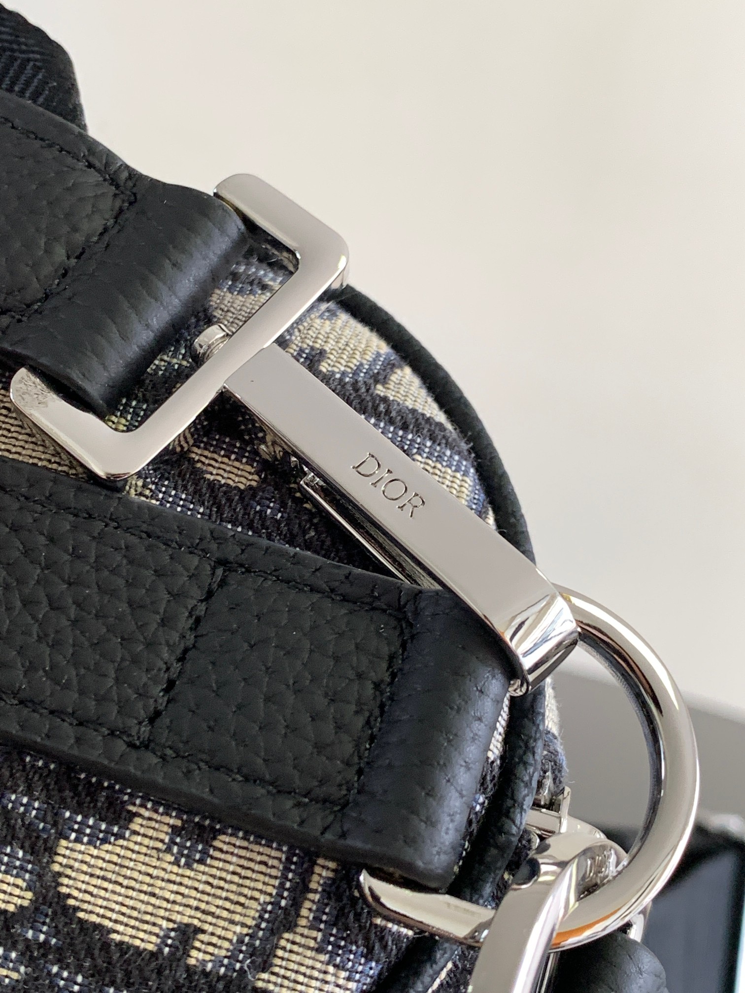 Diro Oblique Roller Barrel Crossbody Bag-17*11.5*11.5CM Diro Oblique Roller Barrel Crossbody Bag-17*11.5*11.5CM