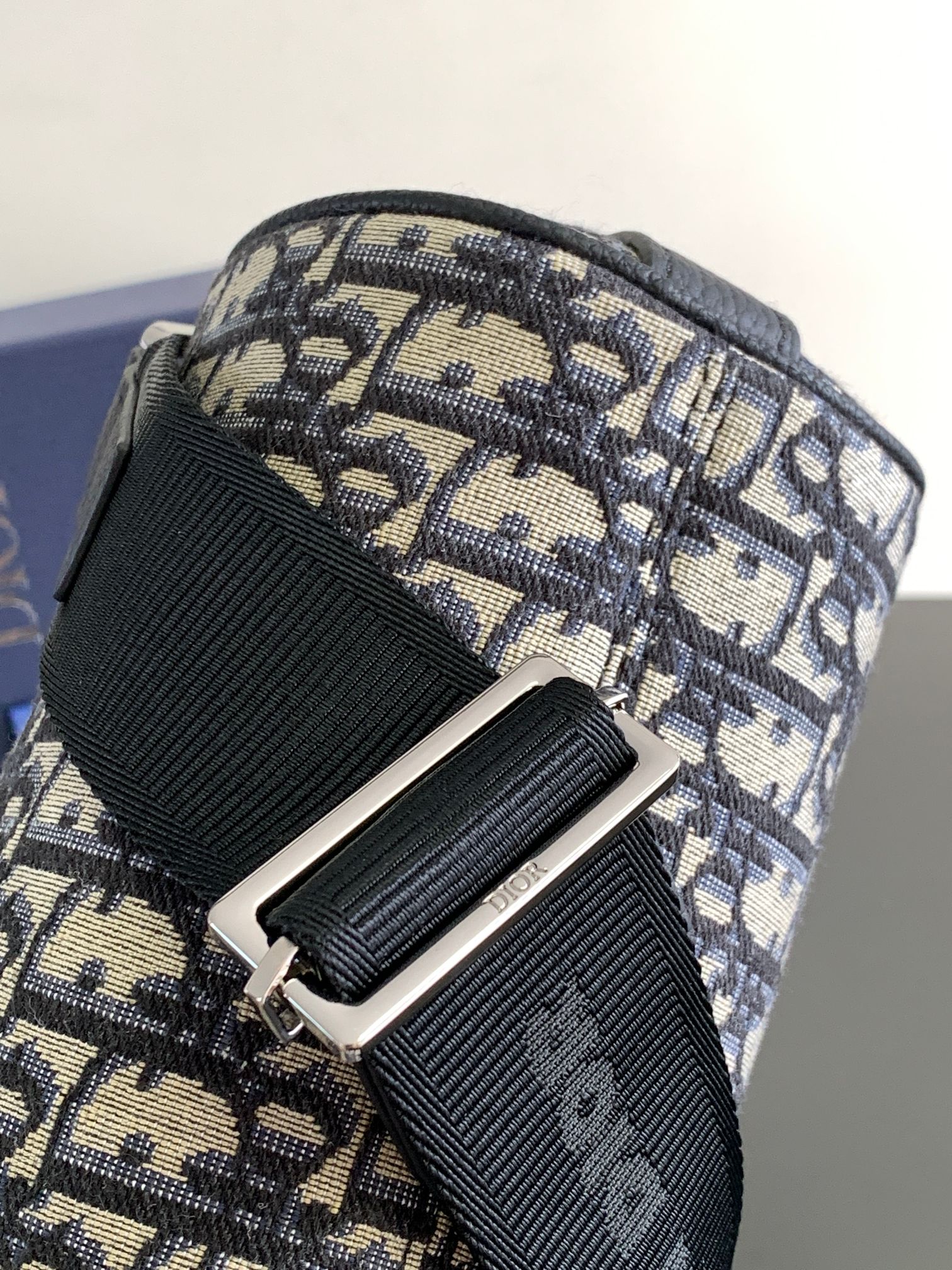 Diro Oblique Roller Barrel Crossbody Bag-17*11.5*11.5CM Diro Oblique Roller Barrel Crossbody Bag-17*11.5*11.5CM